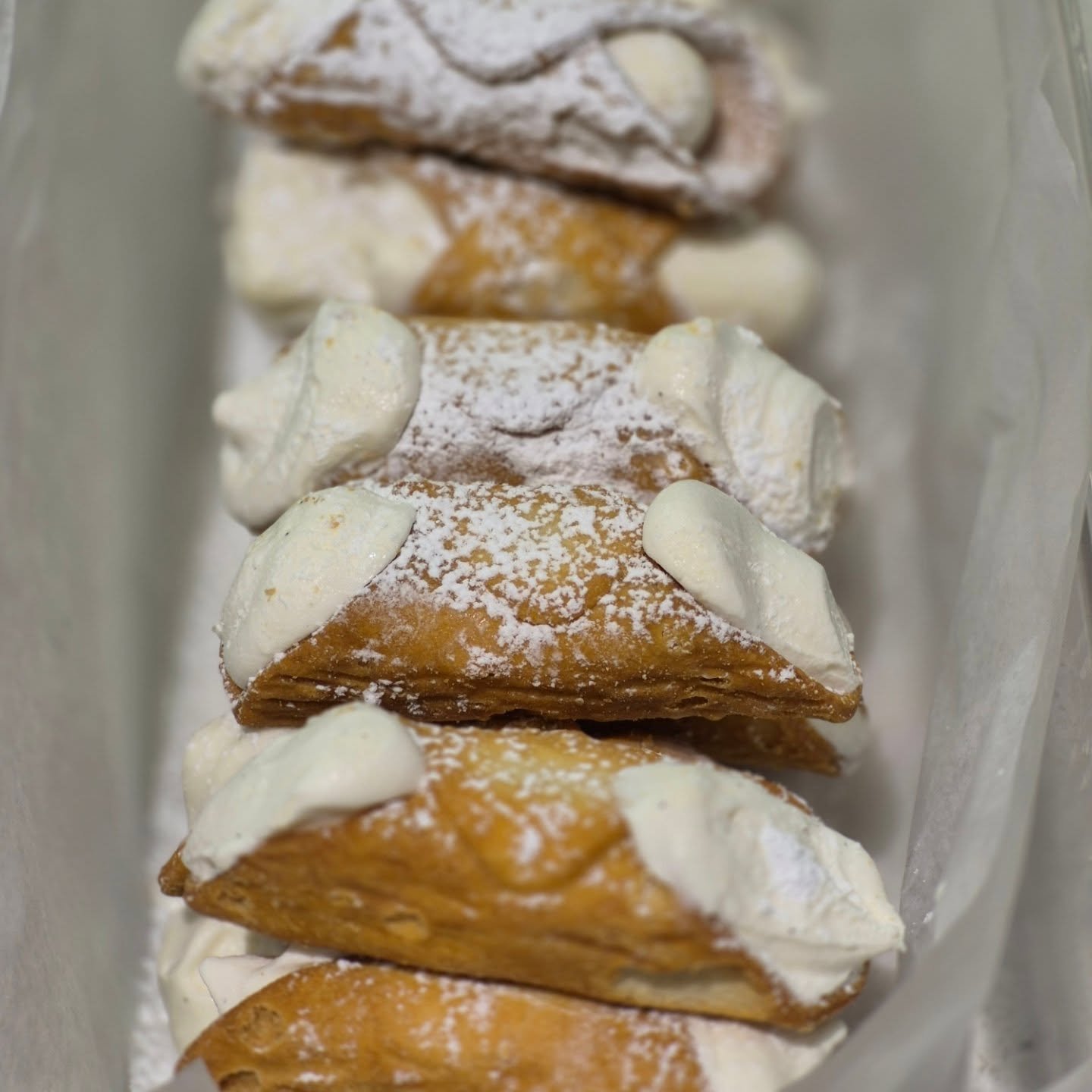 Nouveaut&eacute; saison 2026!!!
Nos canolis &agrave; la cr&egrave;me glac&eacute;e !
.
#canoli #frozendesserts #Gagaglaces #localbusiness
