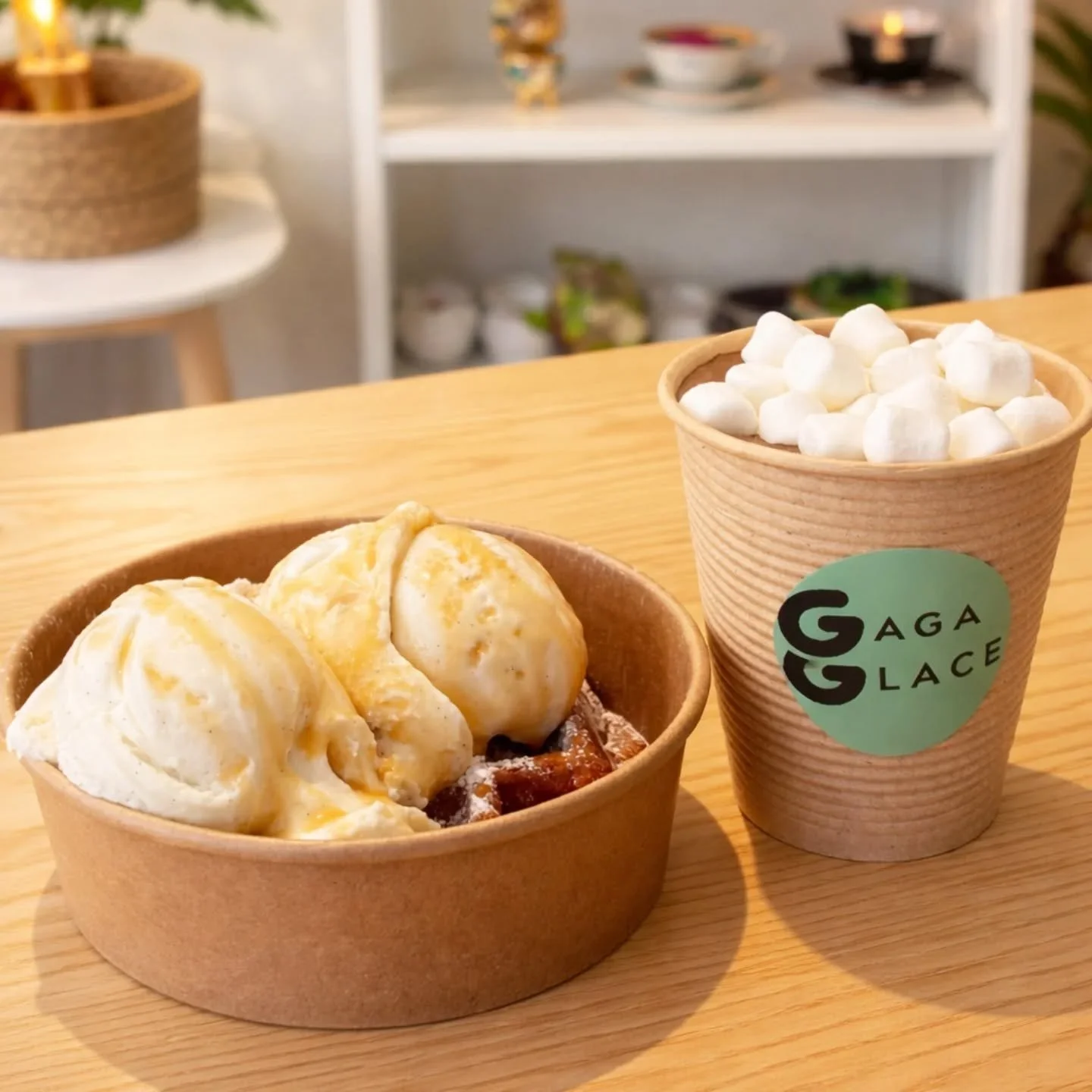 Demande sp&eacute;ciale ce matin&hellip;
Client : &laquo; Auriez-vous des guimauves ? &raquo;
GAGA : &laquo; Ah! Oui!!! Sur ton chocolat chaud ? &raquo;
.
Parce que oui&hellip; on s&rsquo;adapte &agrave; la m&eacute;t&eacute;o 
.
Petite douceur du di