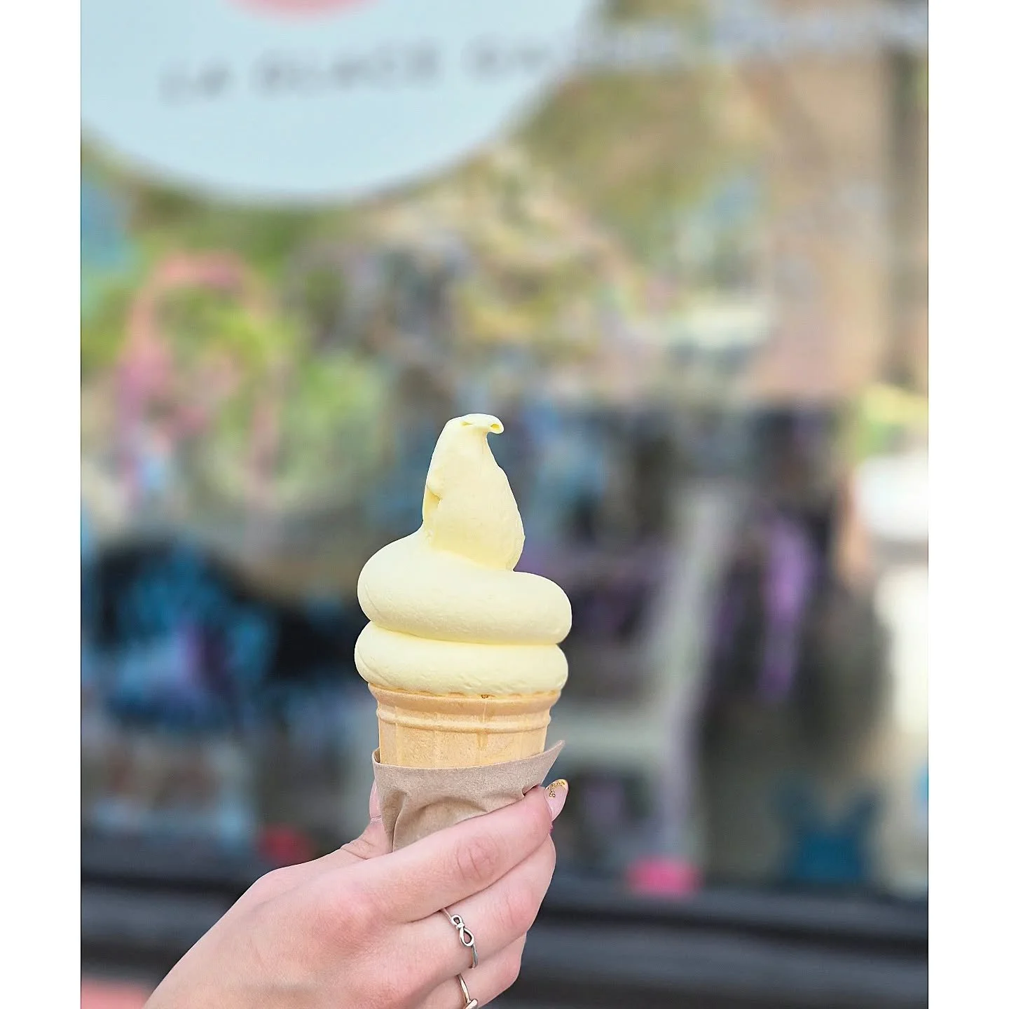Molle mangue/ fruit de la passion
Go soleil go!
.
#manguepassion #Gagaglaces #icecreams ##artisanalicecream