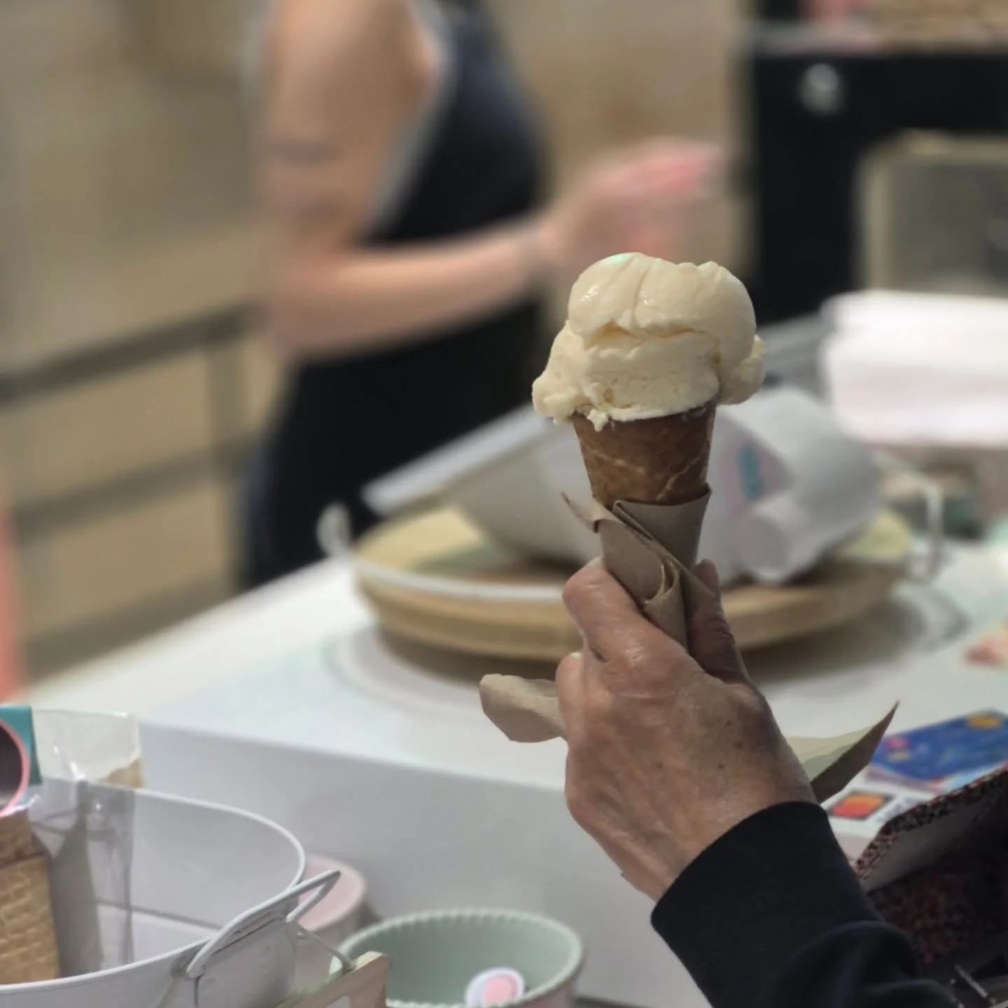 Melon Hami est de retour, en mode cr&egrave;me glac&eacute;e ! 
C'est incroyablement bon!
.
Vite &ccedil;a part ...vite 💥
.
#Gagaglaces #melon #cremeglaceeartisanale #mtlicecream