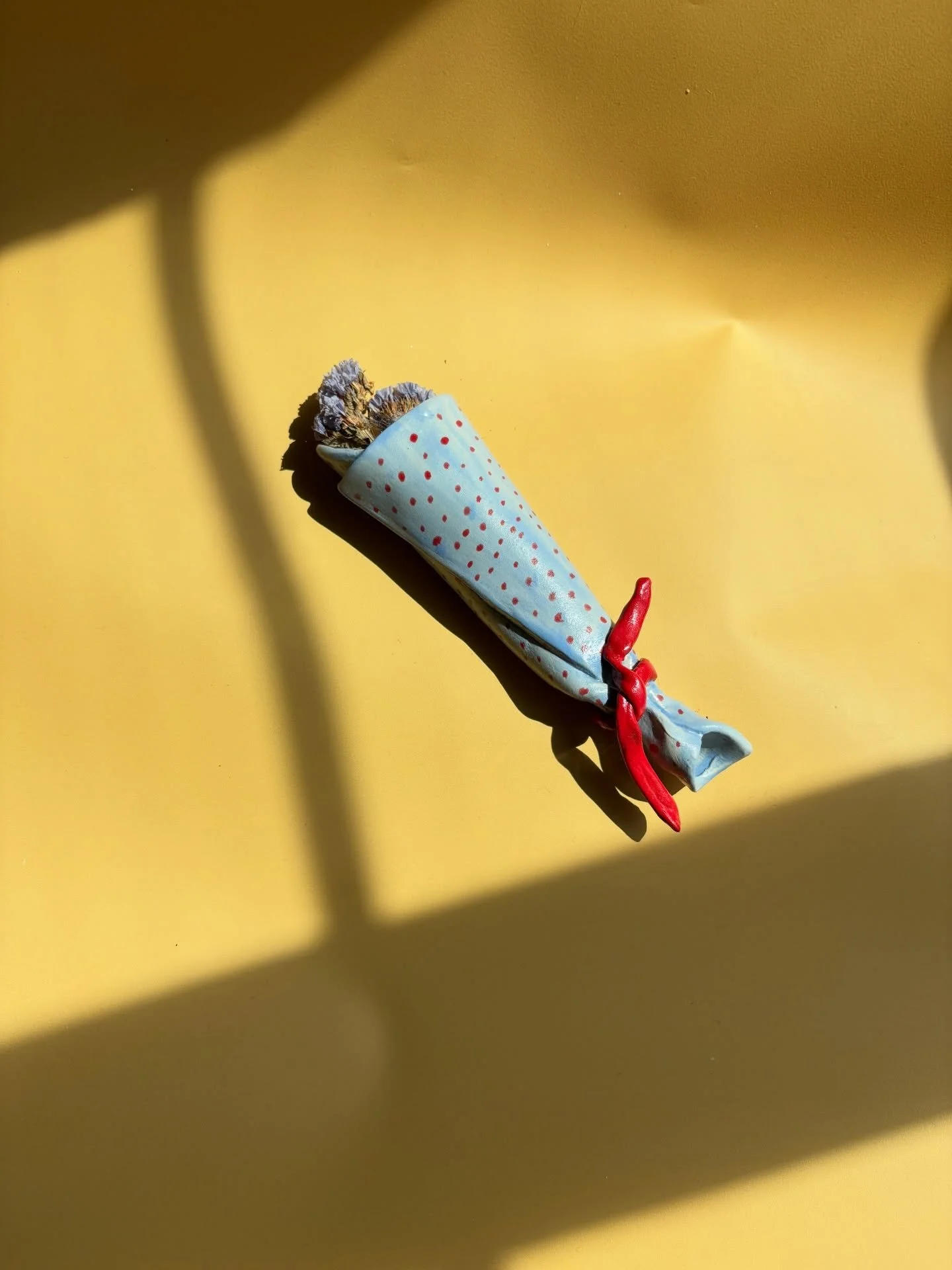 Hi there, you sweet thing 💙 #bouqet #ceramicsculpture #walldecor #ceramics #potter