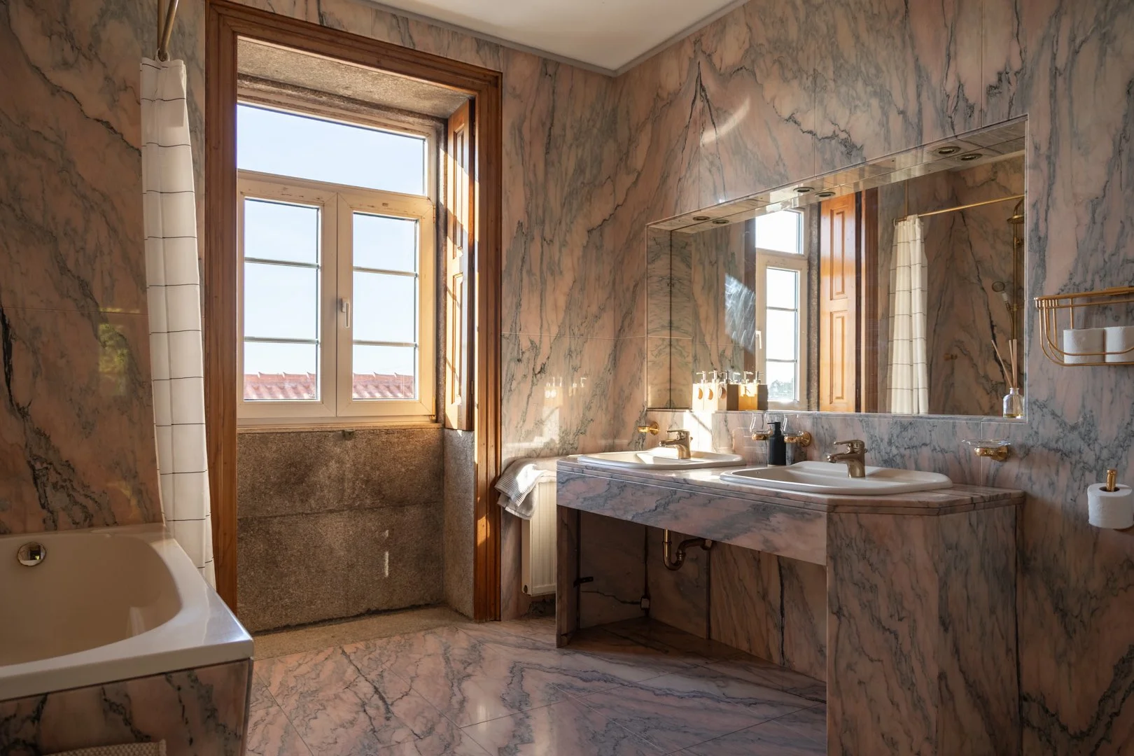 Master suite "Rose Marble" bathroom