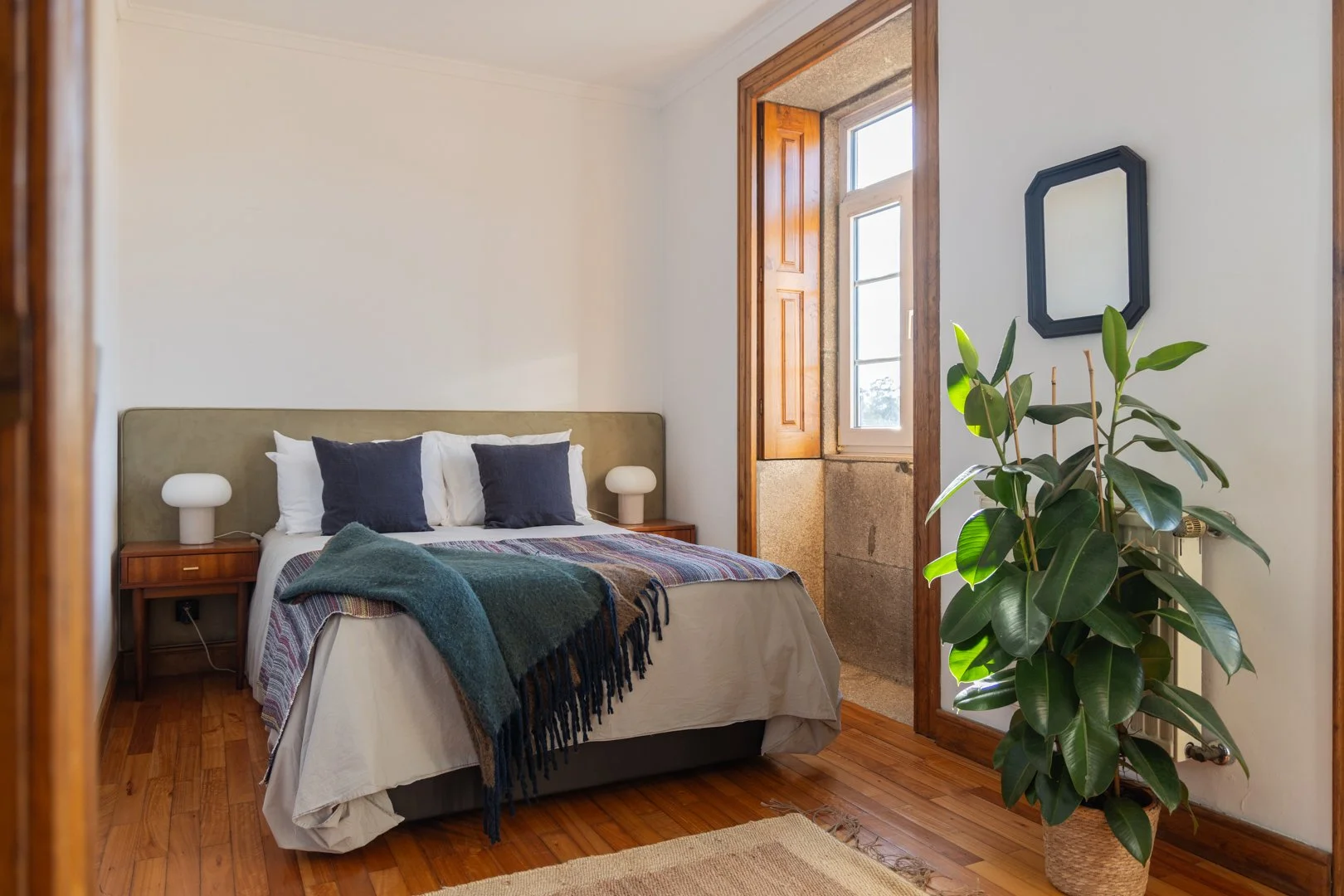 Double bedroom with storage closets