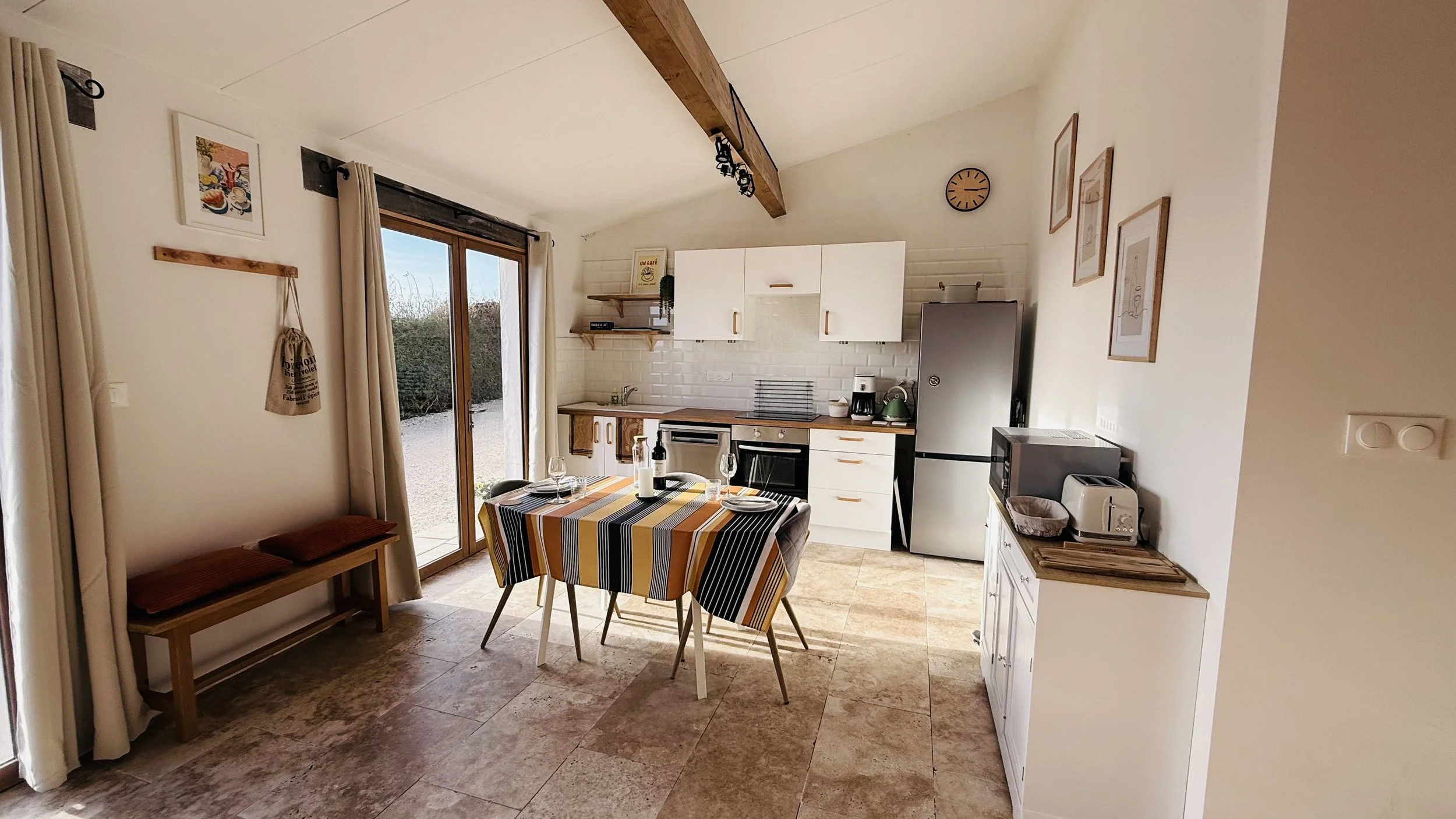 Kitchen/dining space 