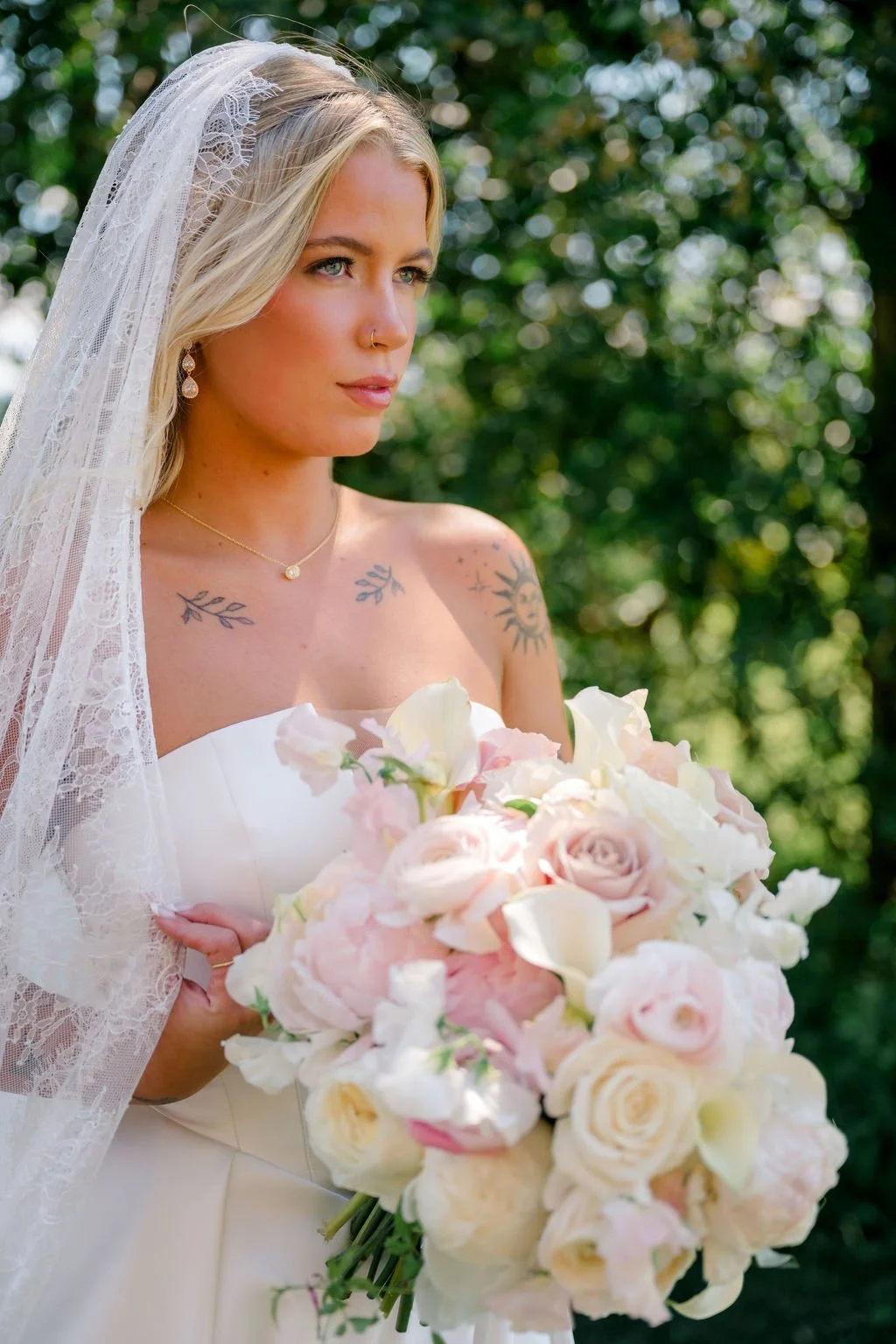 Diamond-Cross-Wedding-Bride-Florals.jpg
