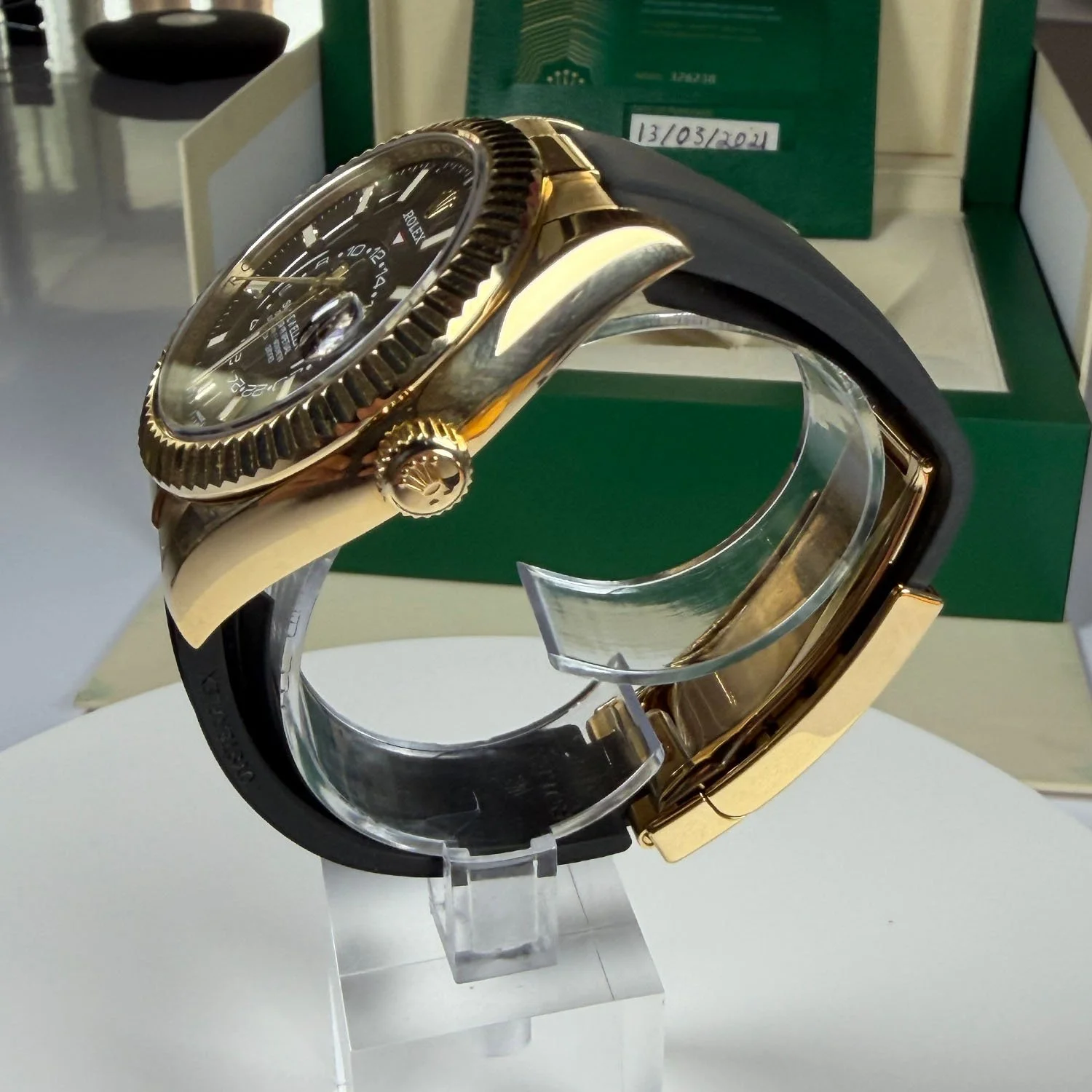 2021 Skydweller Gold 42MM-2.jpg