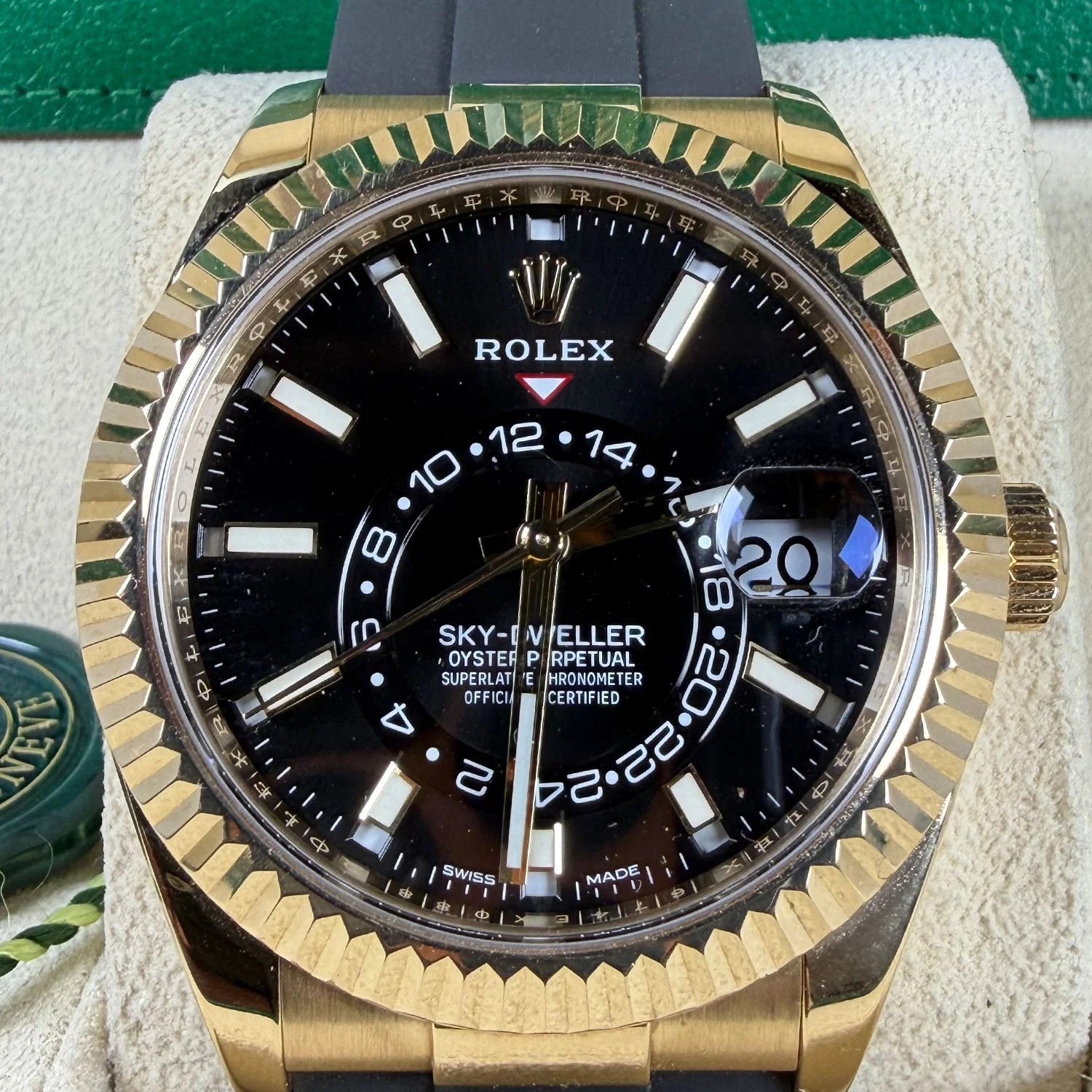 2021 Skydweller Gold 42MM-4.jpg