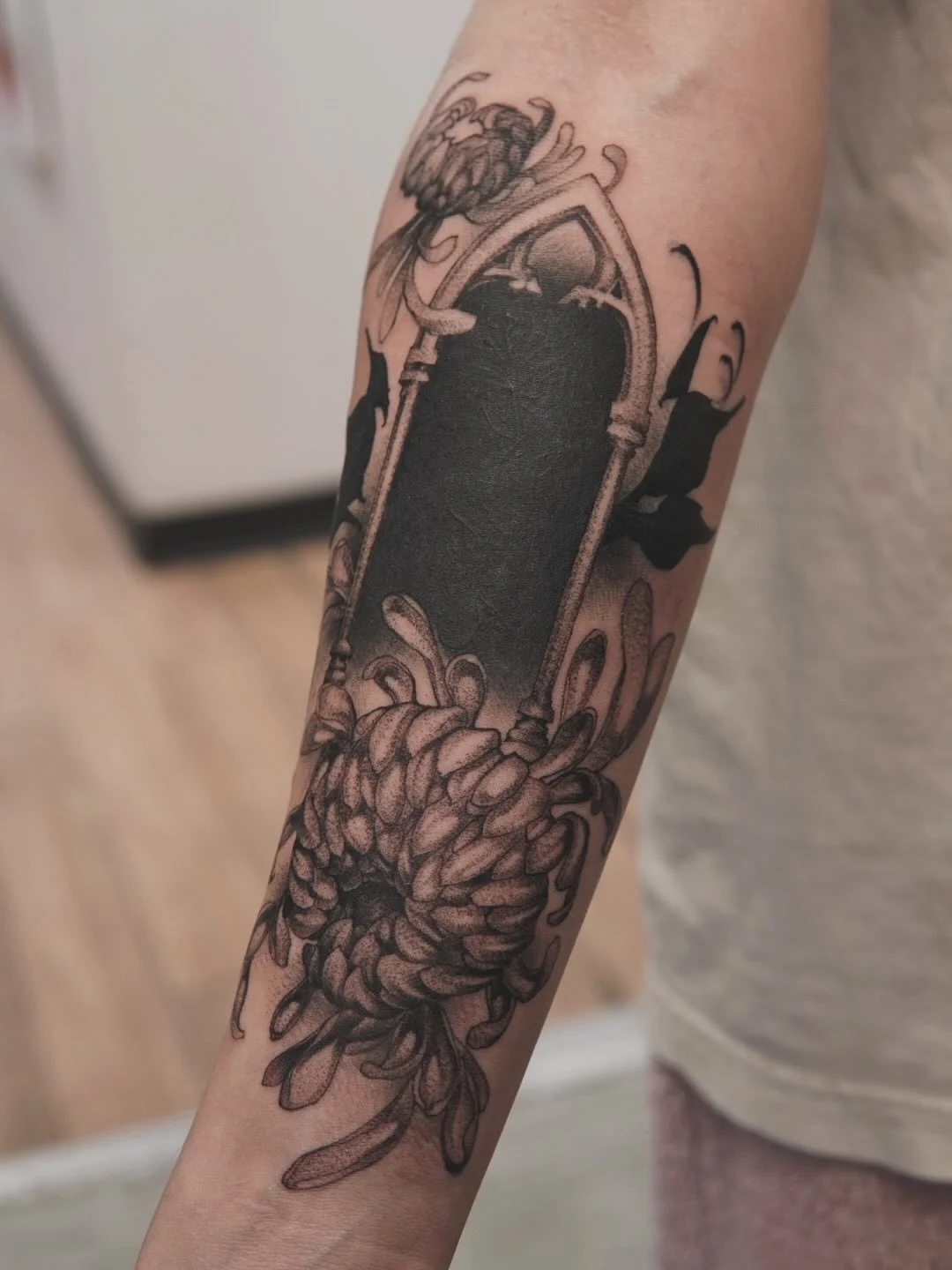 You&rsquo;ll never guess how covered the old tattoo 🤫 

#dadtooer #figtattoostudio #coverup