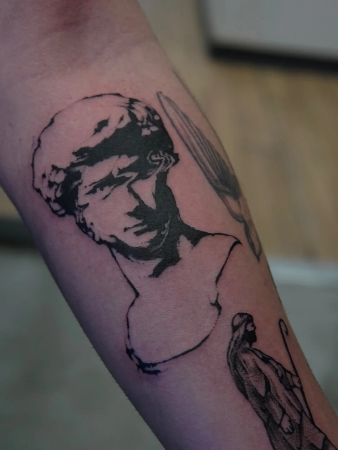 Super cool way to end the year. Thanks Noah!

#dadtooer #figtattoostudio #northdallastattooartist #blackworktattooer #blurryface