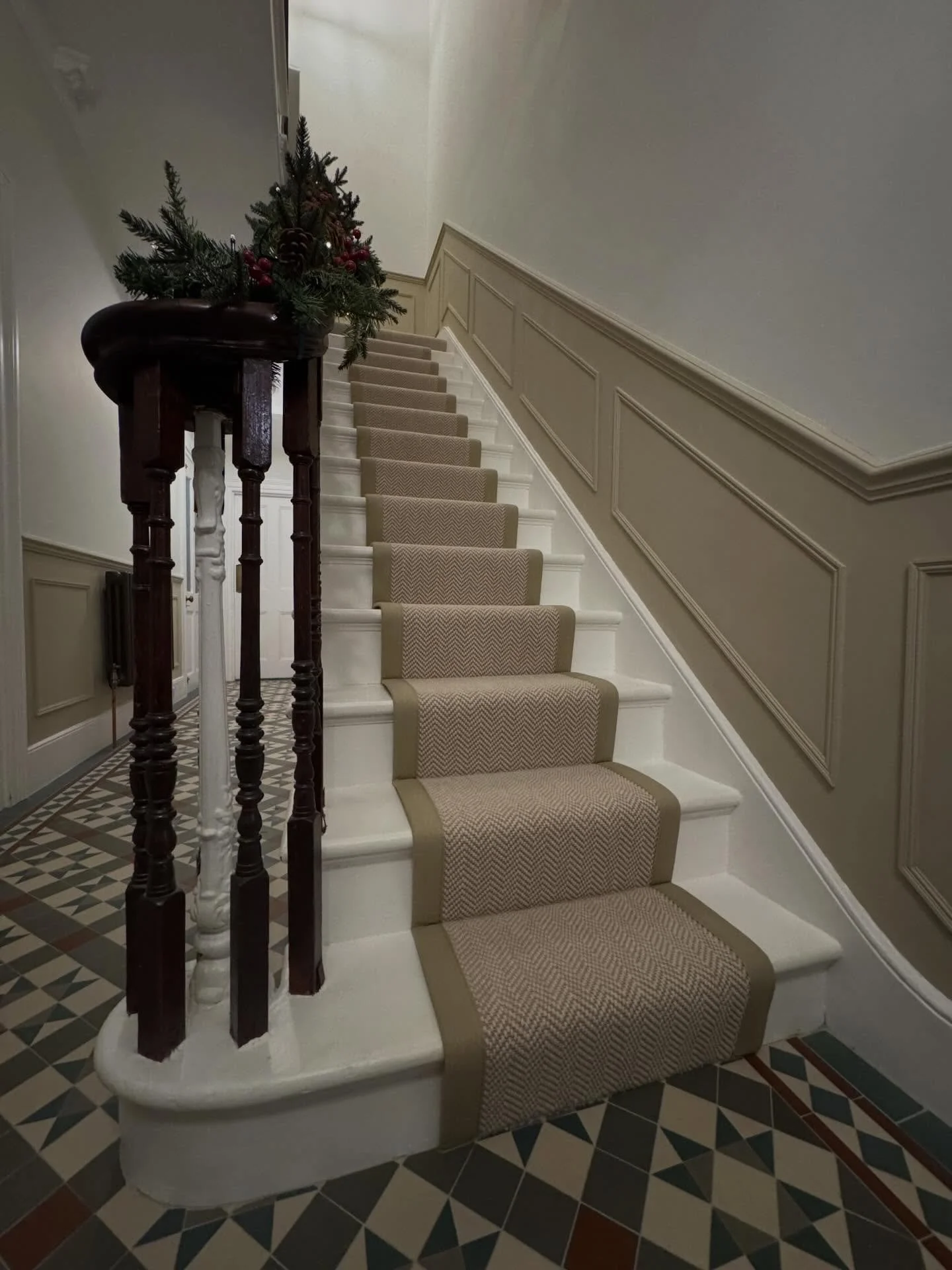 @floorsbylewisabbottuk Herringbone colour Chalk, a beautiful installation to this stairs and landing in Sidcup. Made up as a runner on the first flight with colour Sand binding tape and fully fitted across two landings, tying in perfectly with the wa