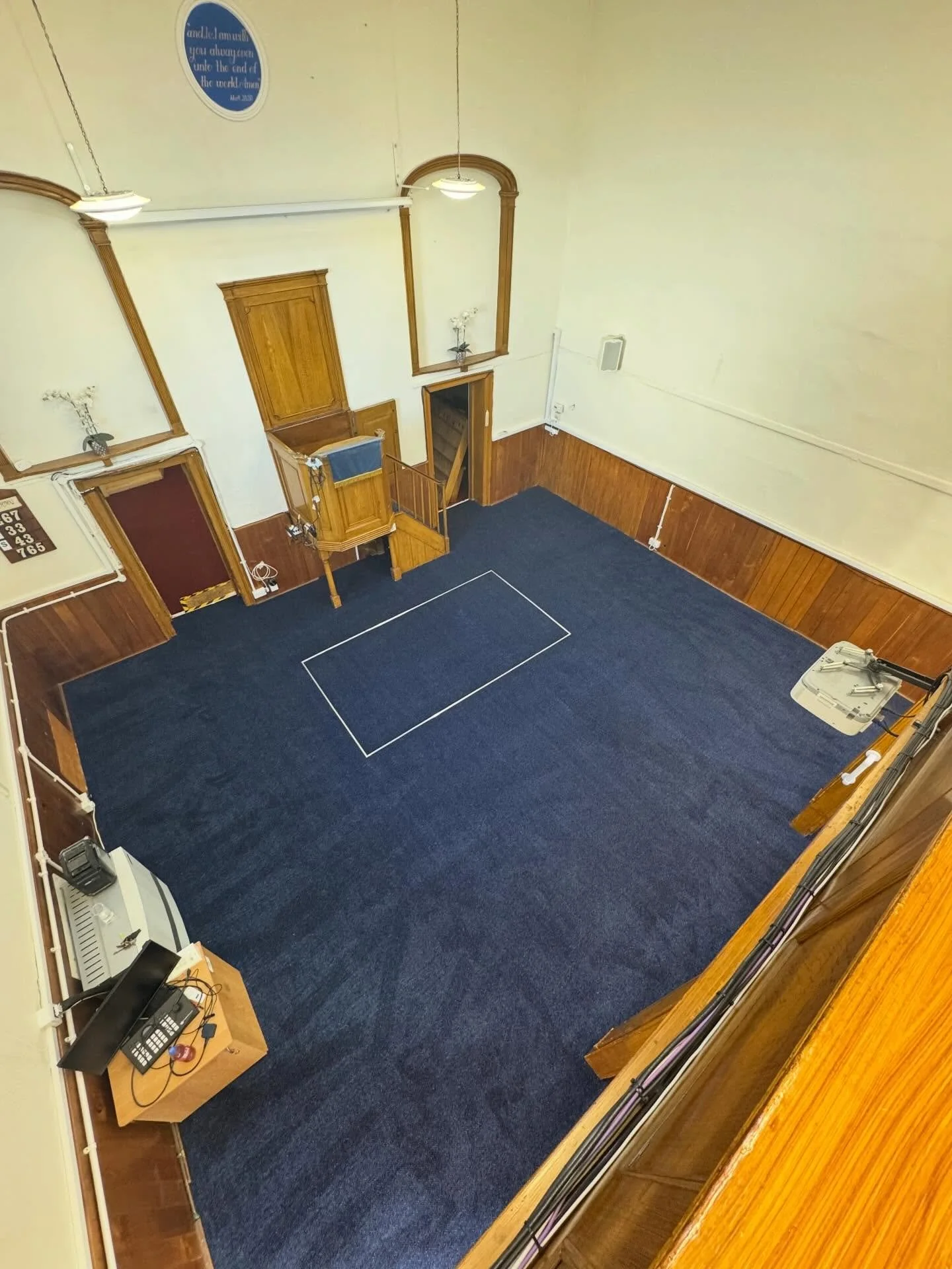 Today we completely transformed this church in Belvedere. Uplifting the old domestic carpet and underlay that had lasted surprisingly well for its age! And replacing it with a new contract carpet in Scala Endurance colour Navy which will be much bett