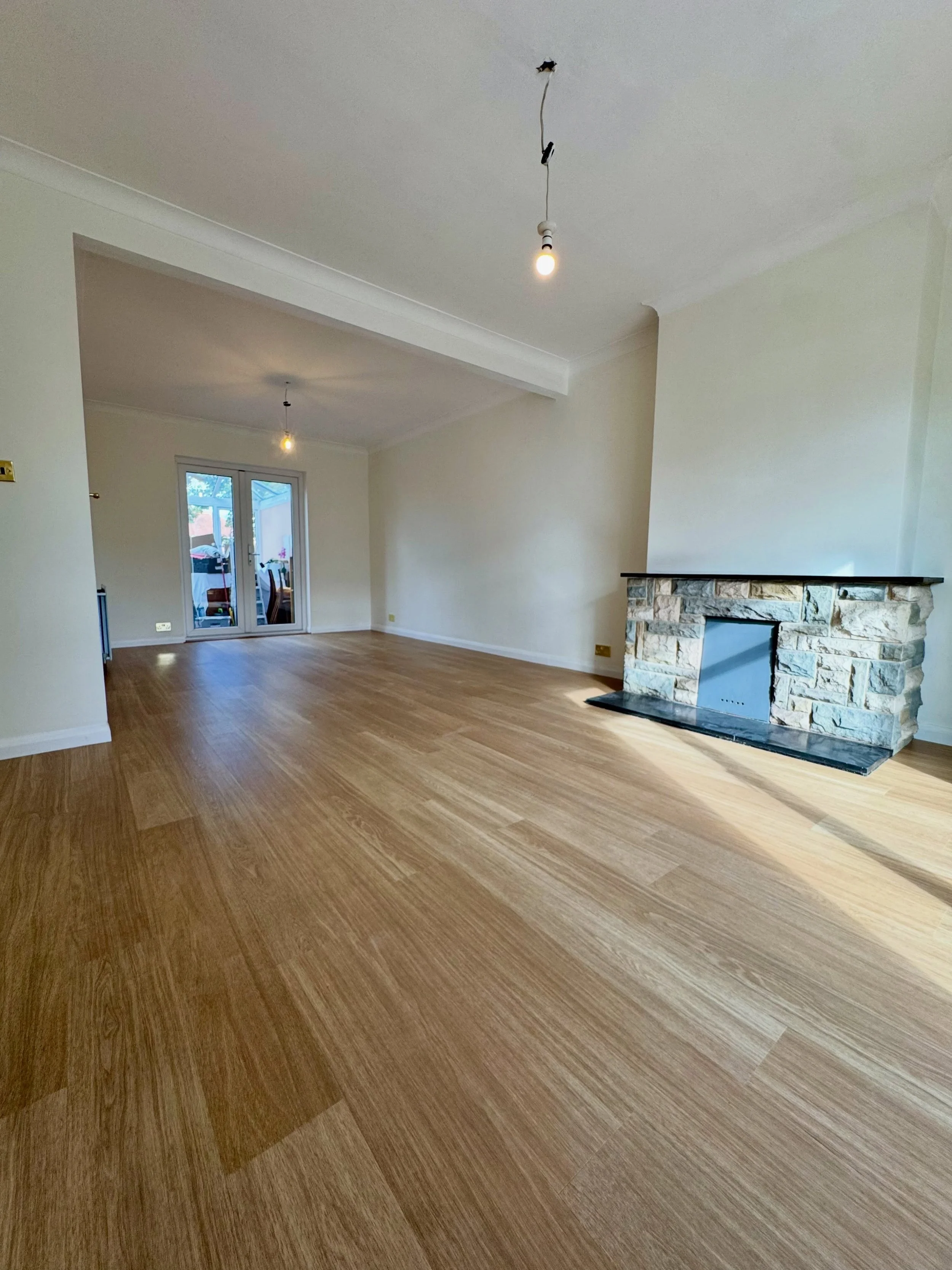 Karndean Van Gogh Natural Prime Oak. Simple, Modern, Classic. Suitable for all decors and interior designs. #karndean #lvt