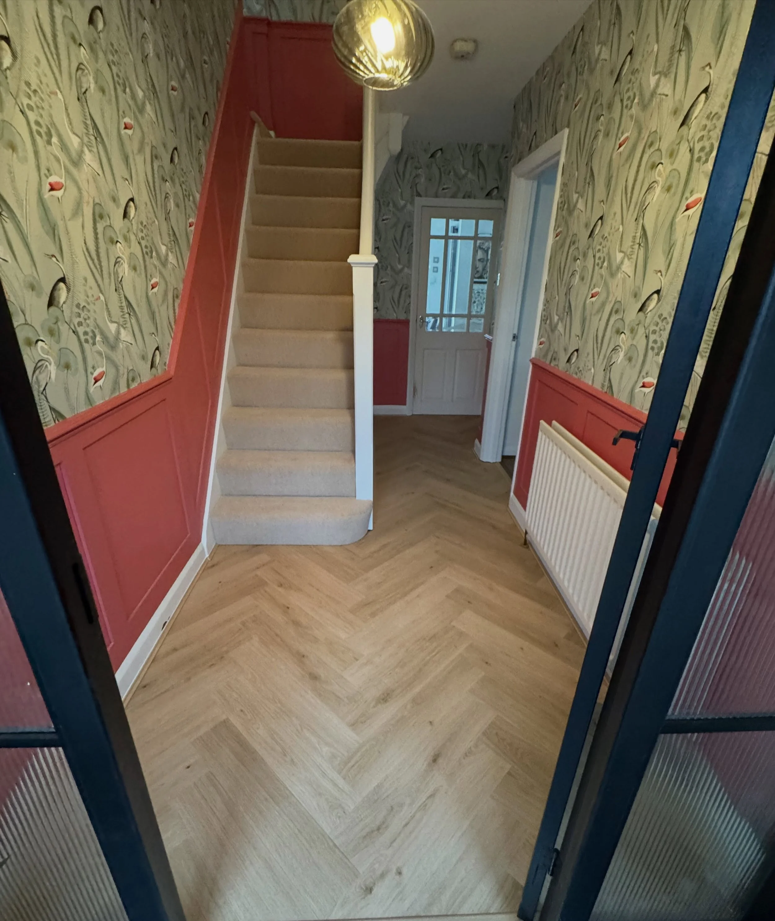 Grey? Not in this house! New Quickstep Impressive Design laminate and Stateside Twist carpet have brought this hallway to life and finished off a fantastic new look for our customer 🦩
