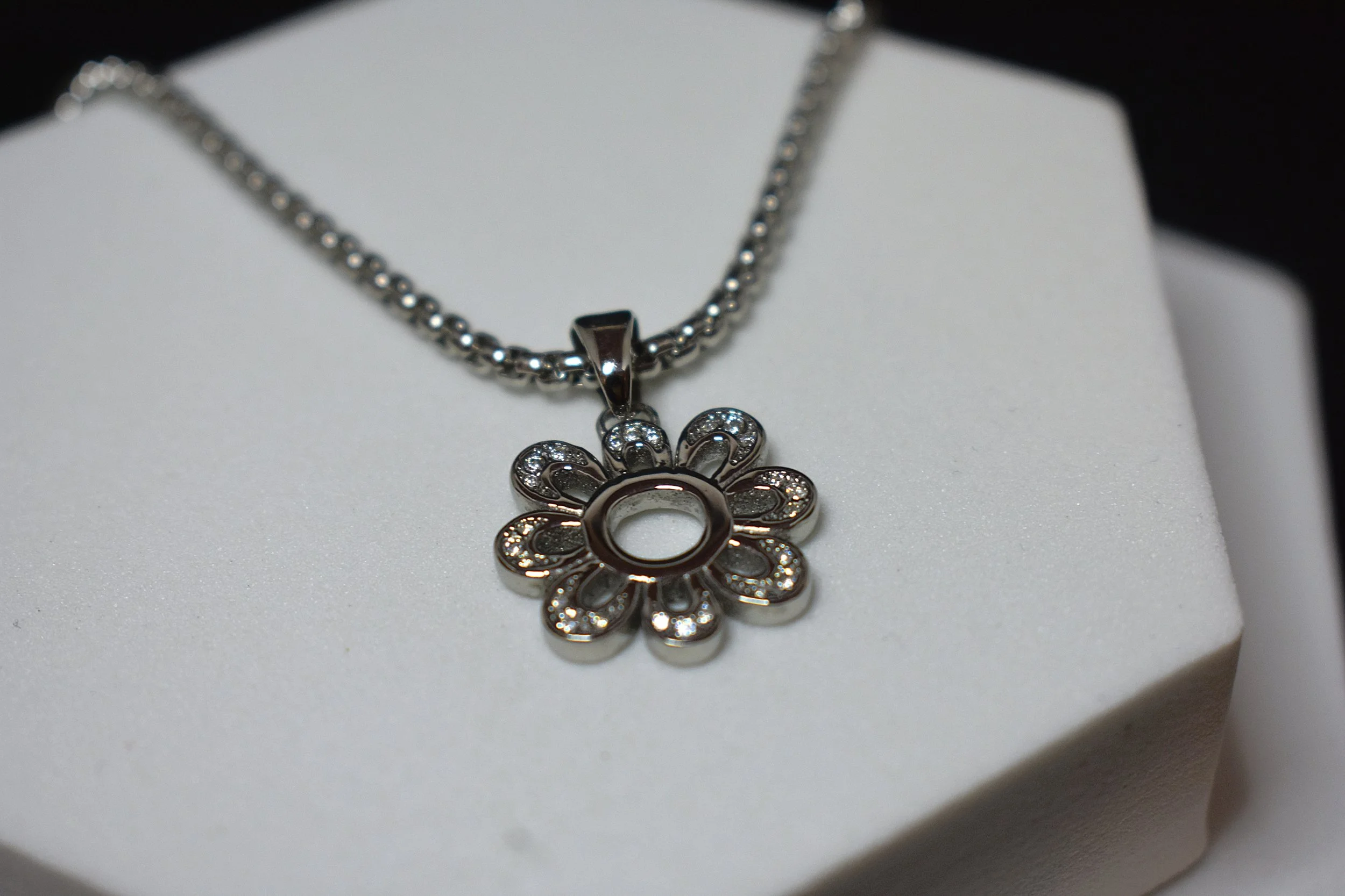 Pendant thick silver.JPG