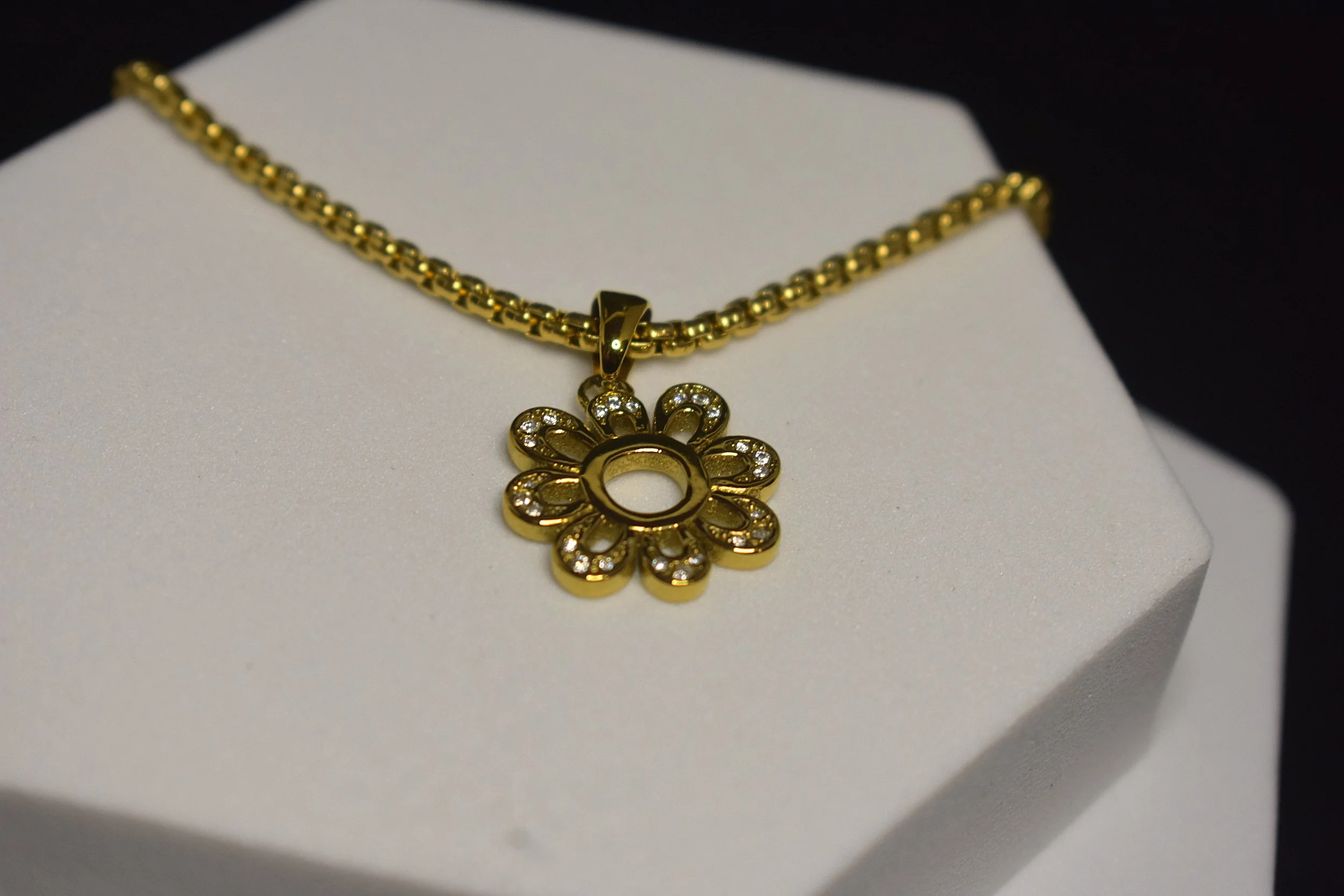 Pendant thick gold.JPG