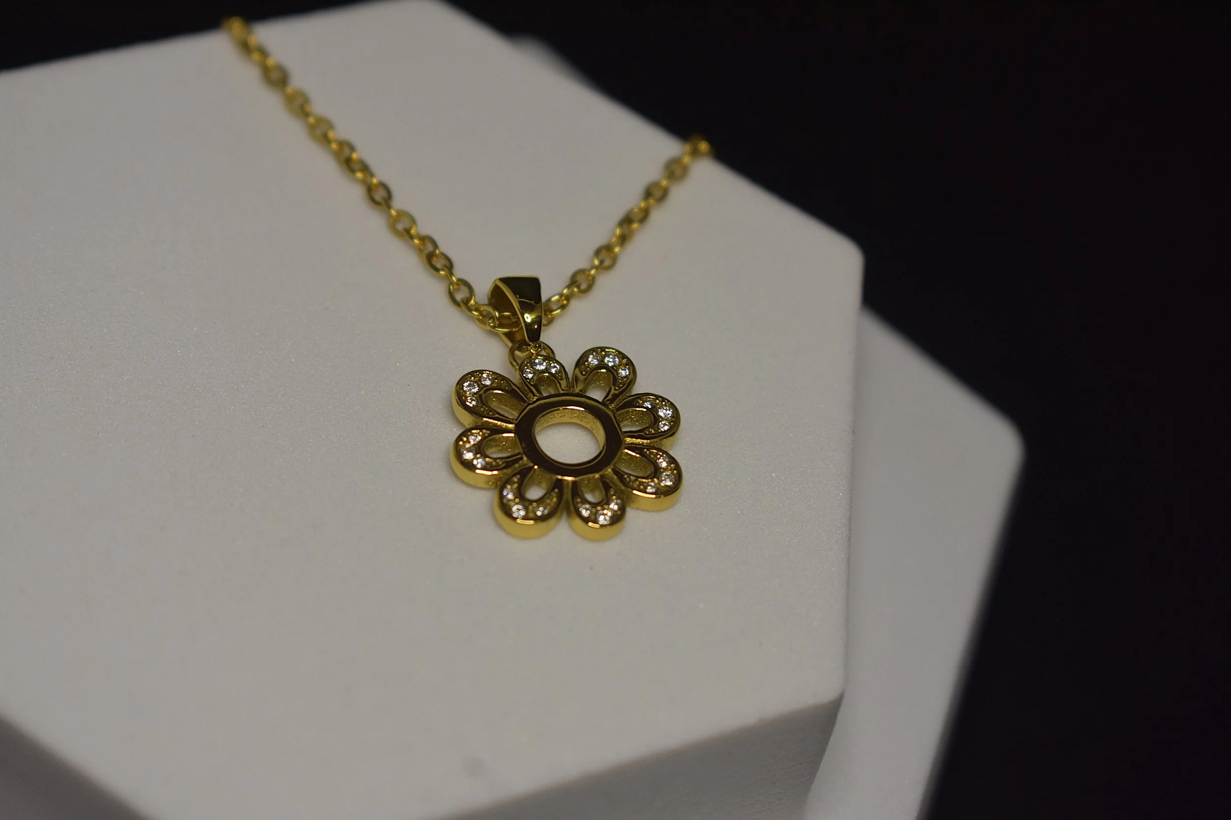 Pendant fine gold 2.JPG