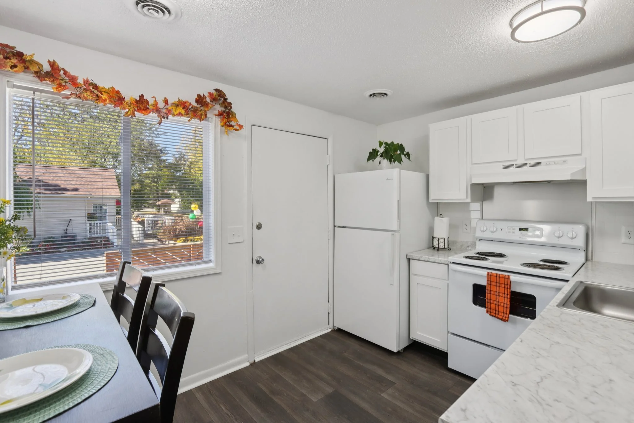 10-web-or-mls-4955 Red Horizon Blvd unit 4933-S2110-010.jpg
