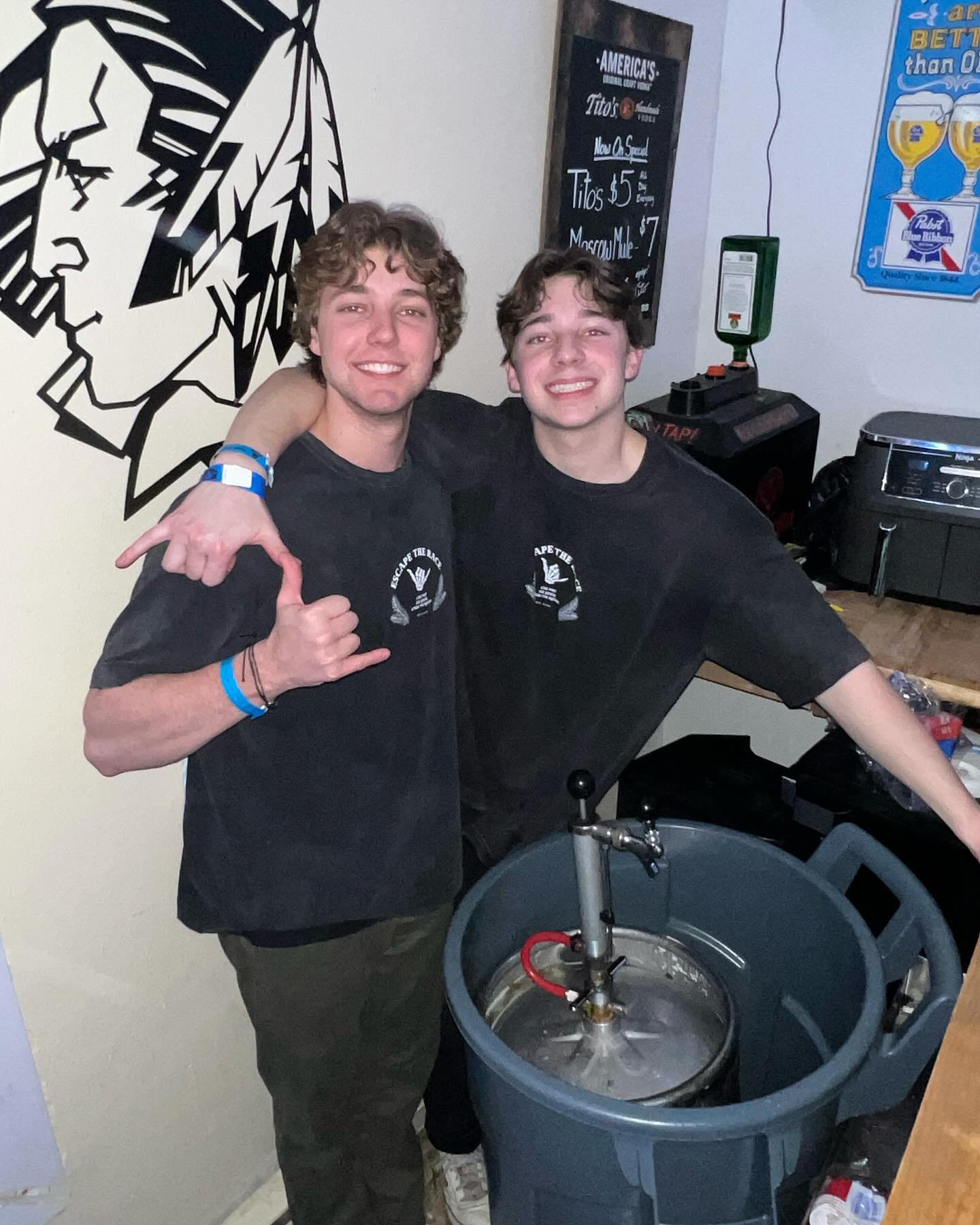 Be like these guys 🤙🏼 #escapeit