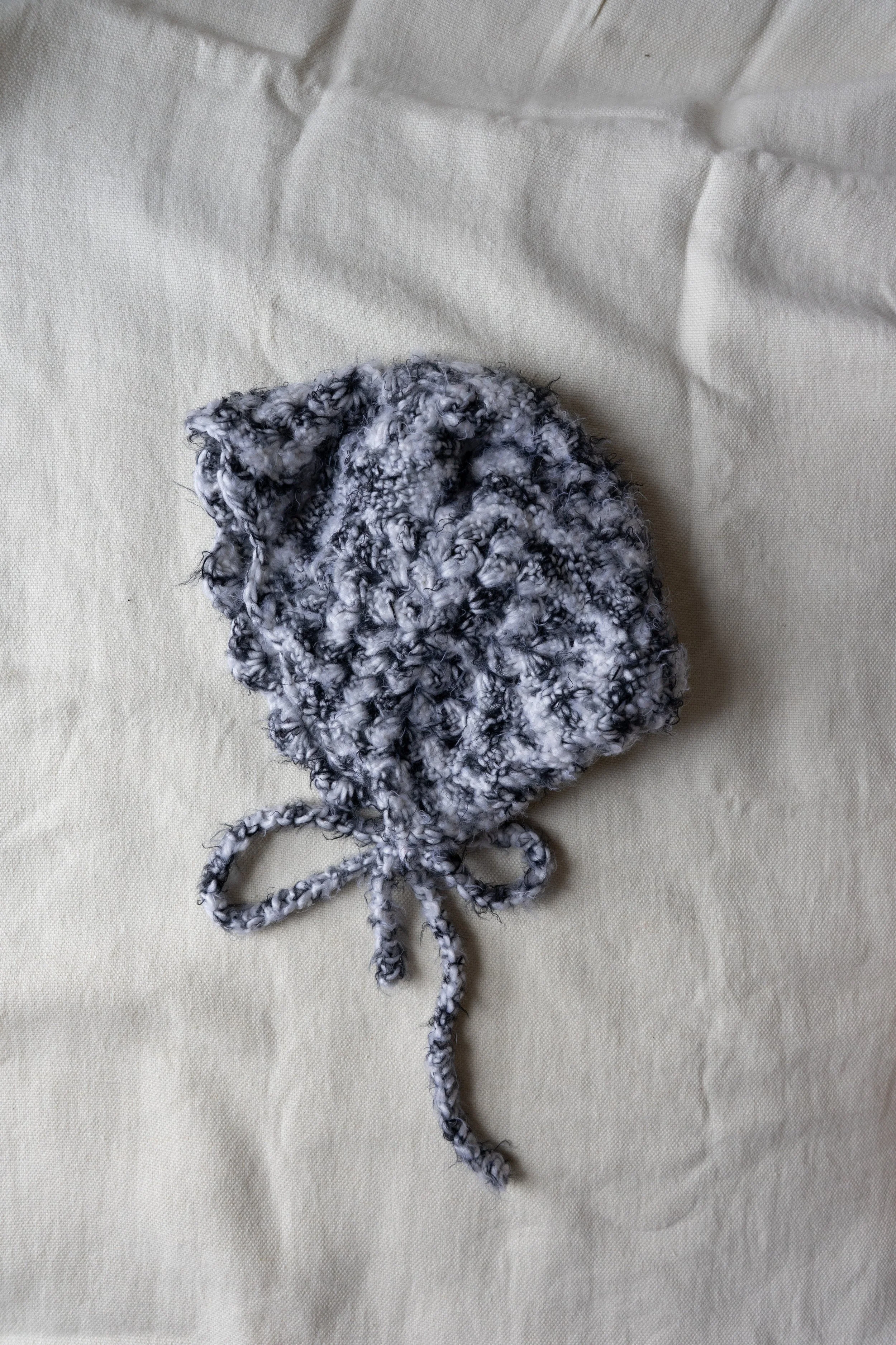 Black and White bonnet-2.jpg