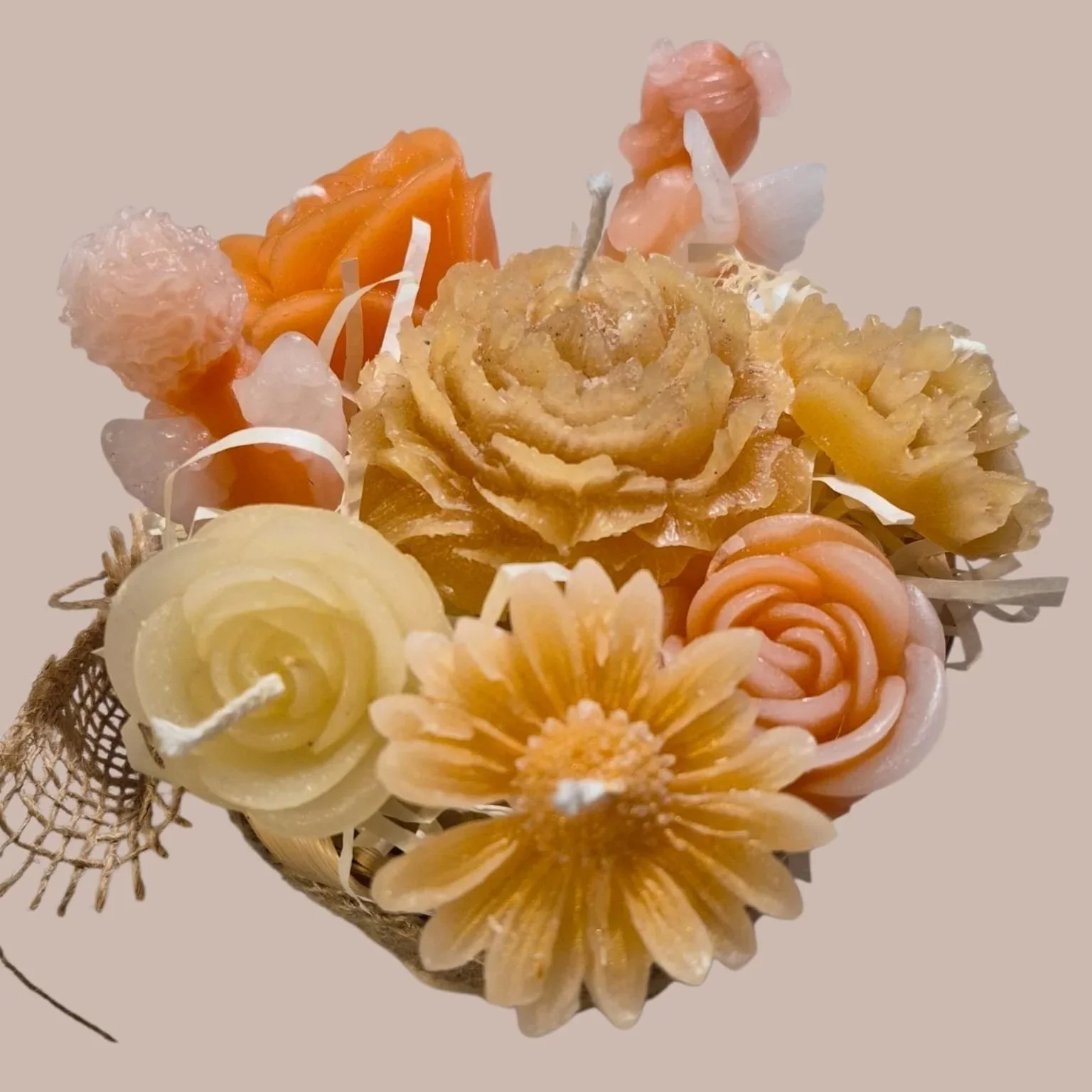 Blumige Kerzengestecke