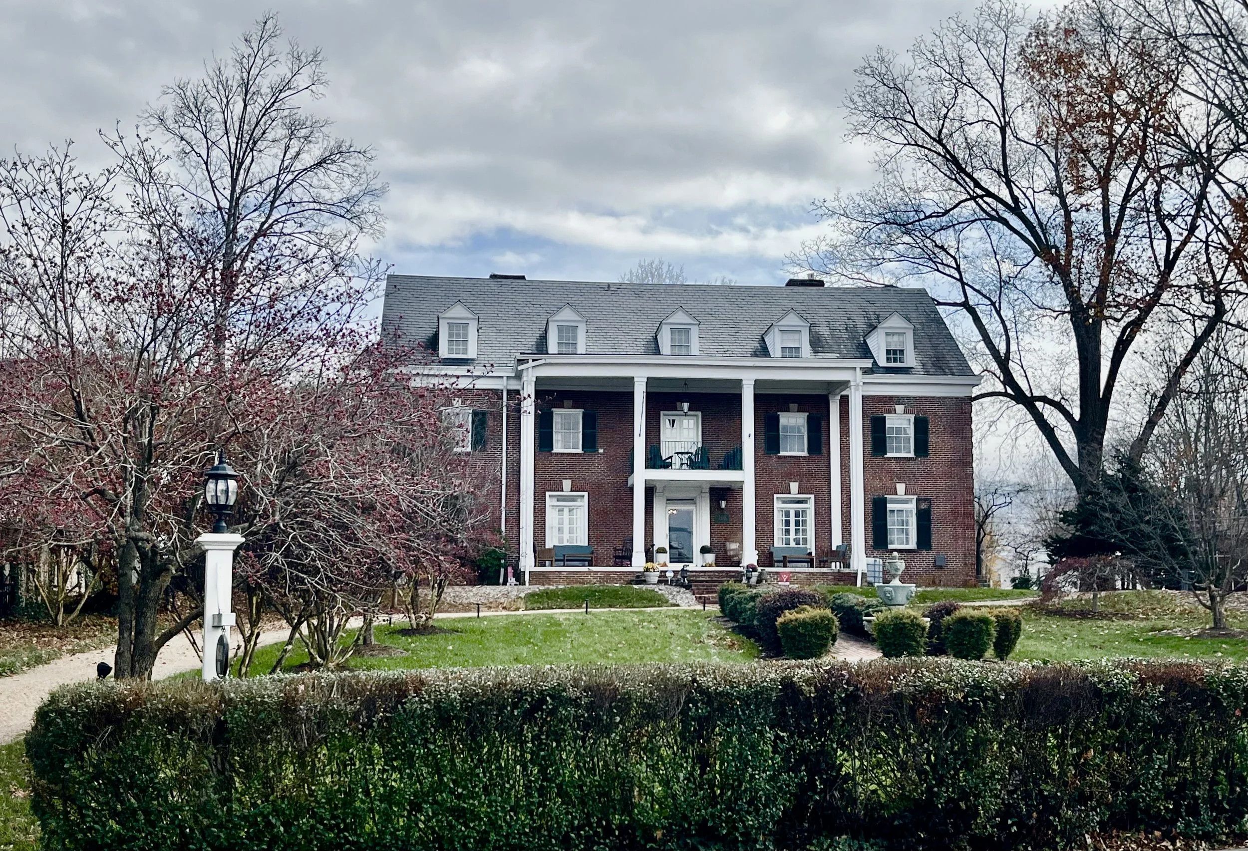 Exterior of the Abigail Inn in Lexington, Virginia, a historic, dog-friendly lodging option