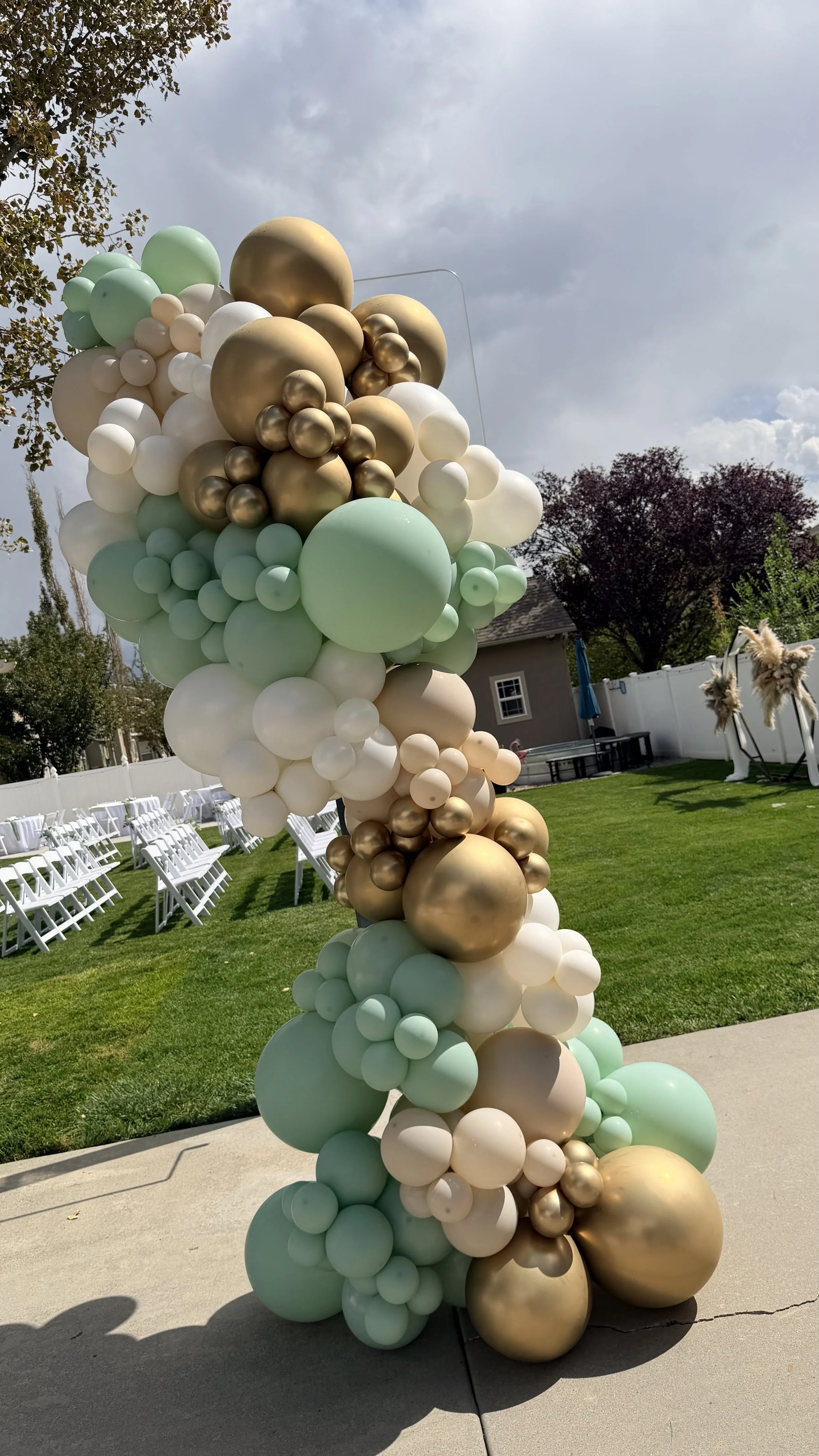 basketball hoop balloons.jpg