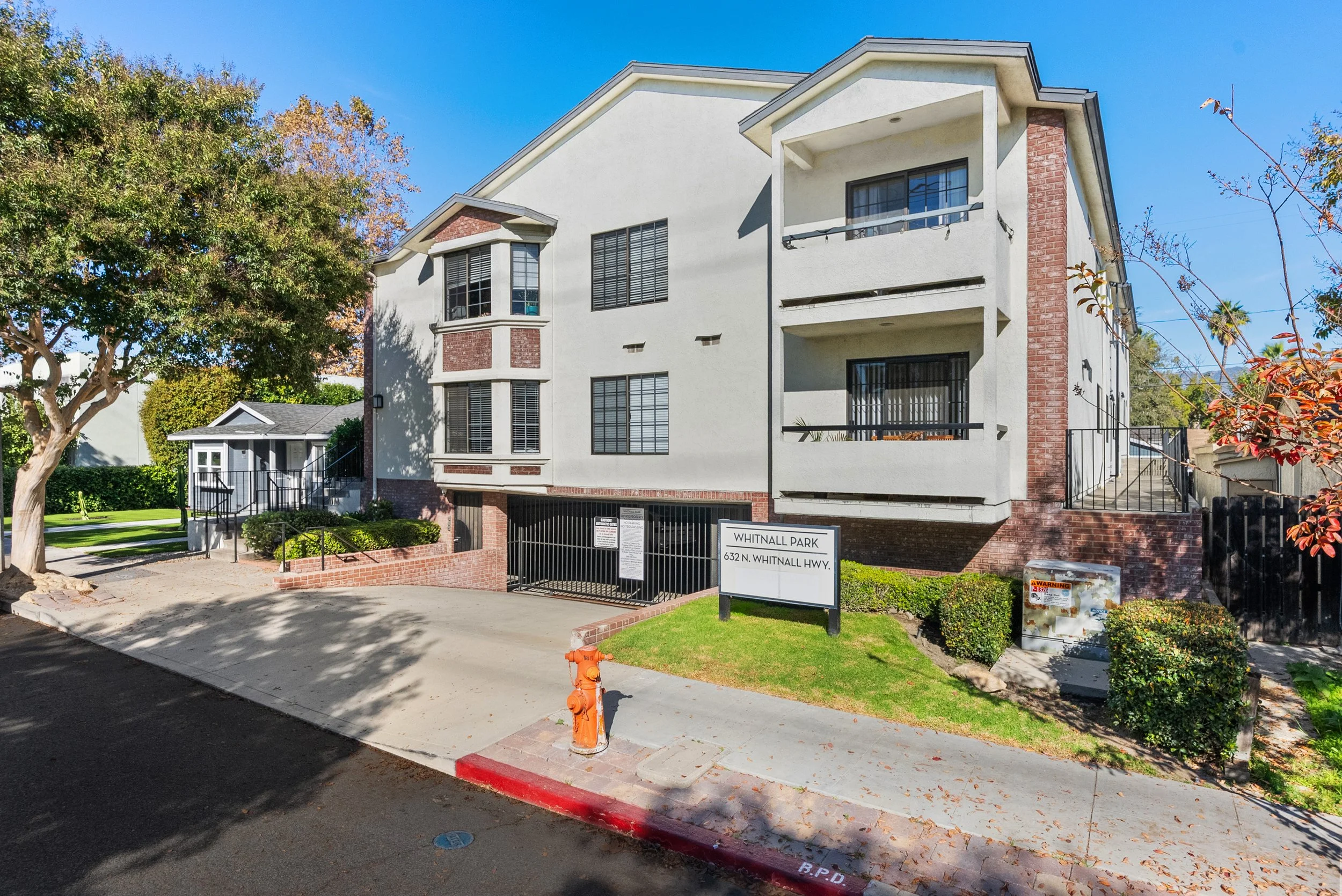 02-632_N_Whitnall_Hwy_002.jpg