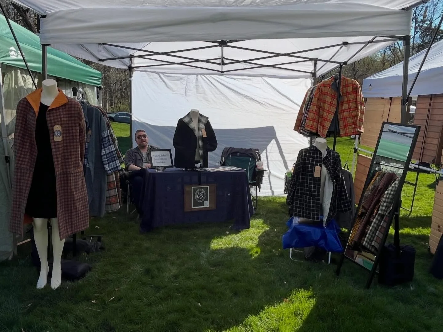 Hey!!! Come and see me today at Abington Arts Center from 11am- 4pm 

#smallbuisness #coat #outerwear #craftmarket #craftshow