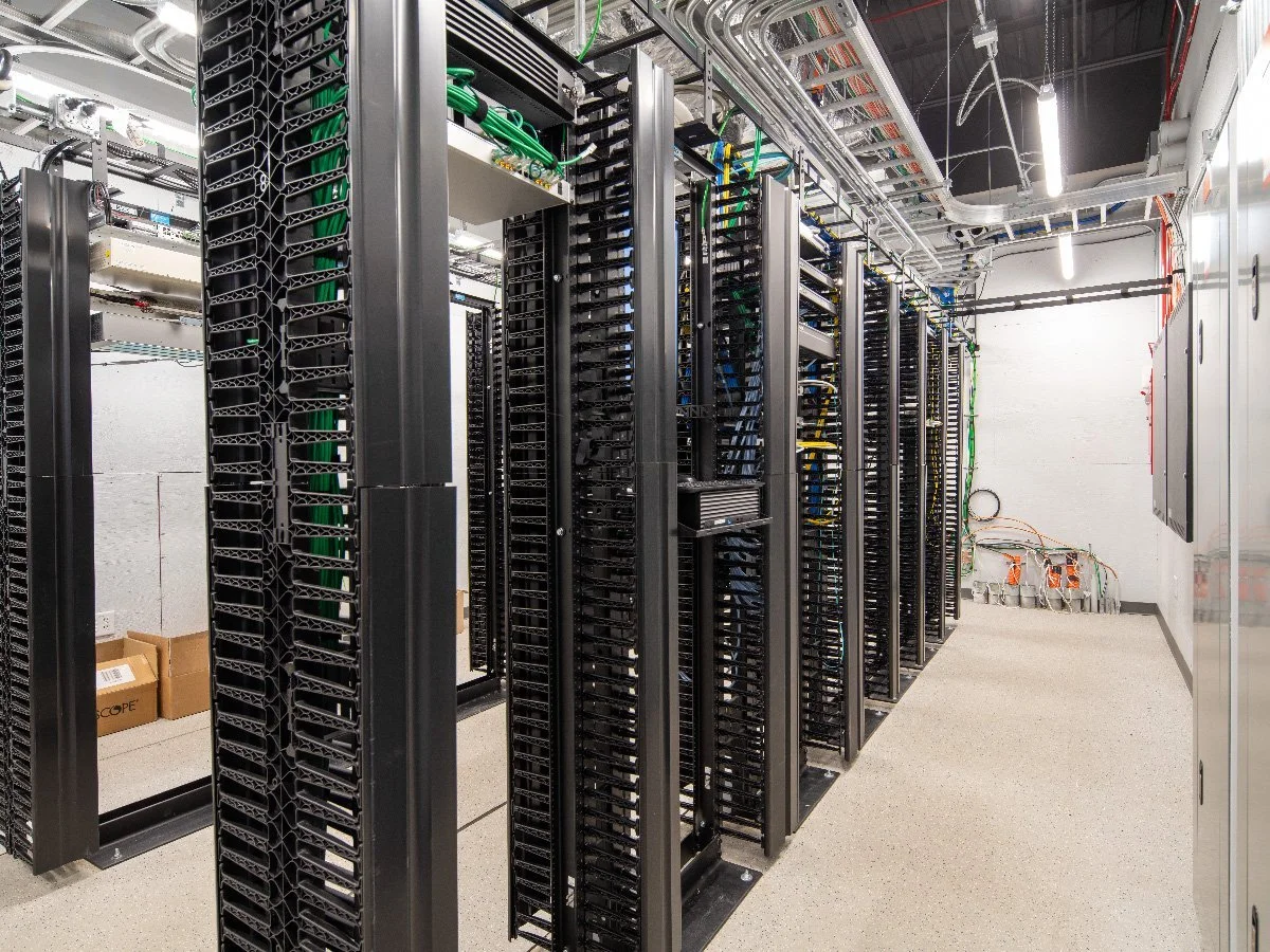 lynk-engineers-box-elder-public-safety-data-server-room.jpg
