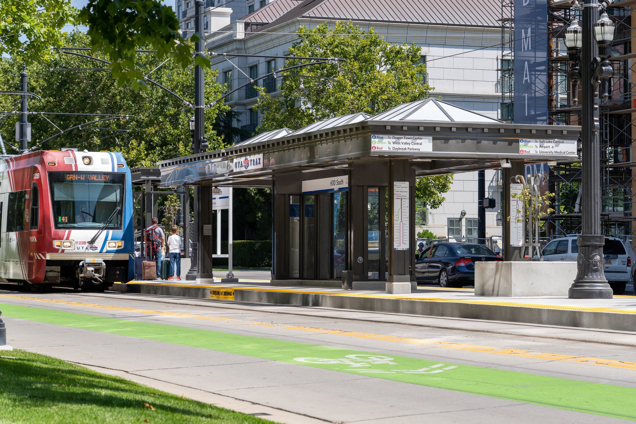lynk-engineers-uta-trax-600-south-station-streetscape.jpg