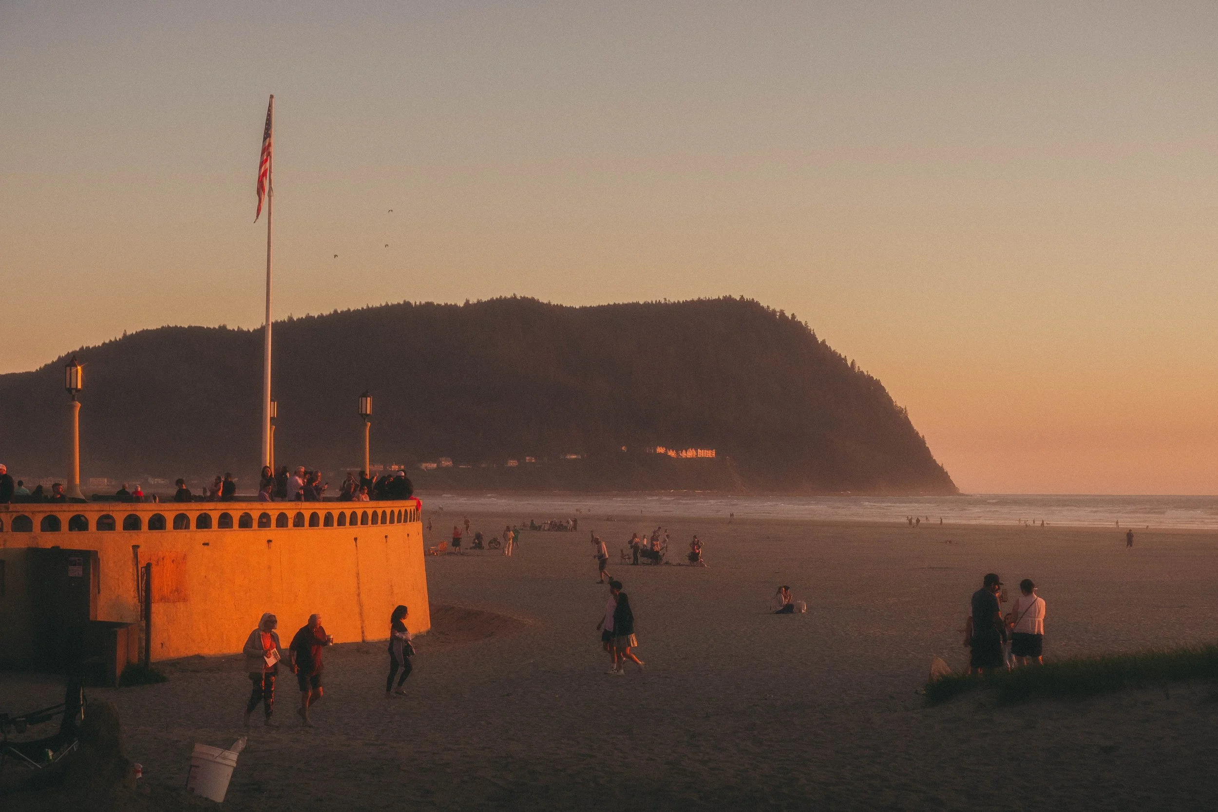 northern-lights-aurora-borealis-seaside-oregon-pacific-coast-may-2024-AJ-Miranda- Photography-MirandaMediaCo