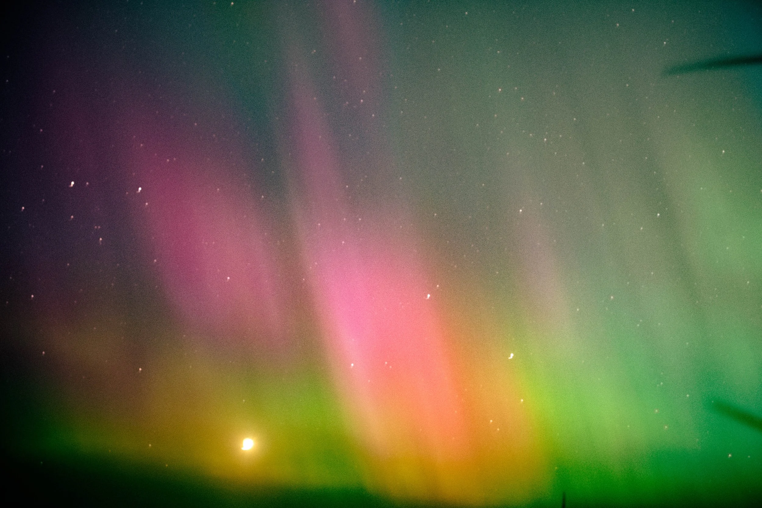 northern-lights-aurora-borealis-seaside-oregon-pacific-coast-may-2024-AJ-Miranda- Photography-MirandaMediaCo