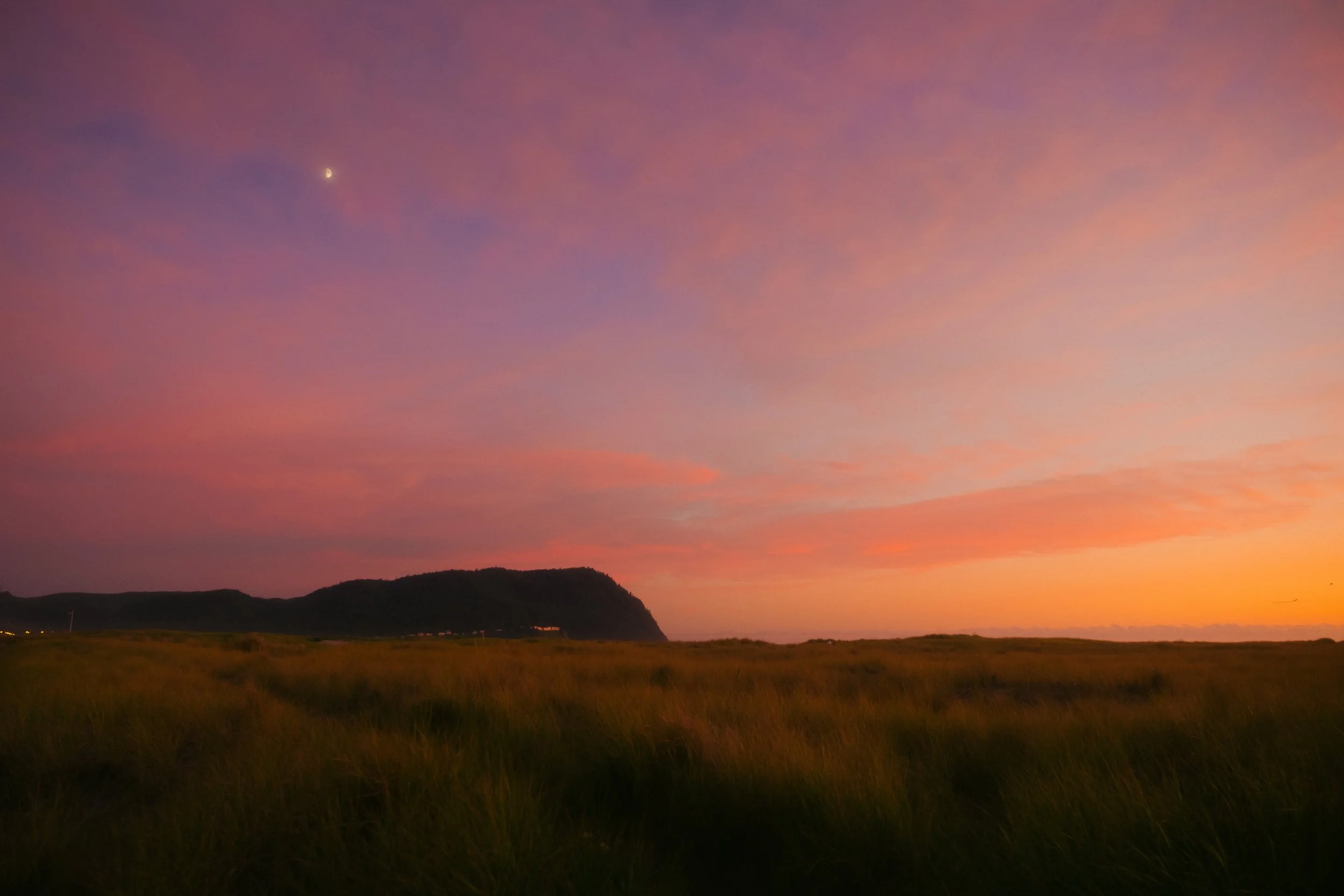 AJ Miranda Long-exposure, cinematic photographs documenting the intense 4th of July fireworks display and grand finale over Seaside, Oregon Coast in 2025. This dark and moody film series captures the chaotic, warzone-like atmosphere of the crowded be