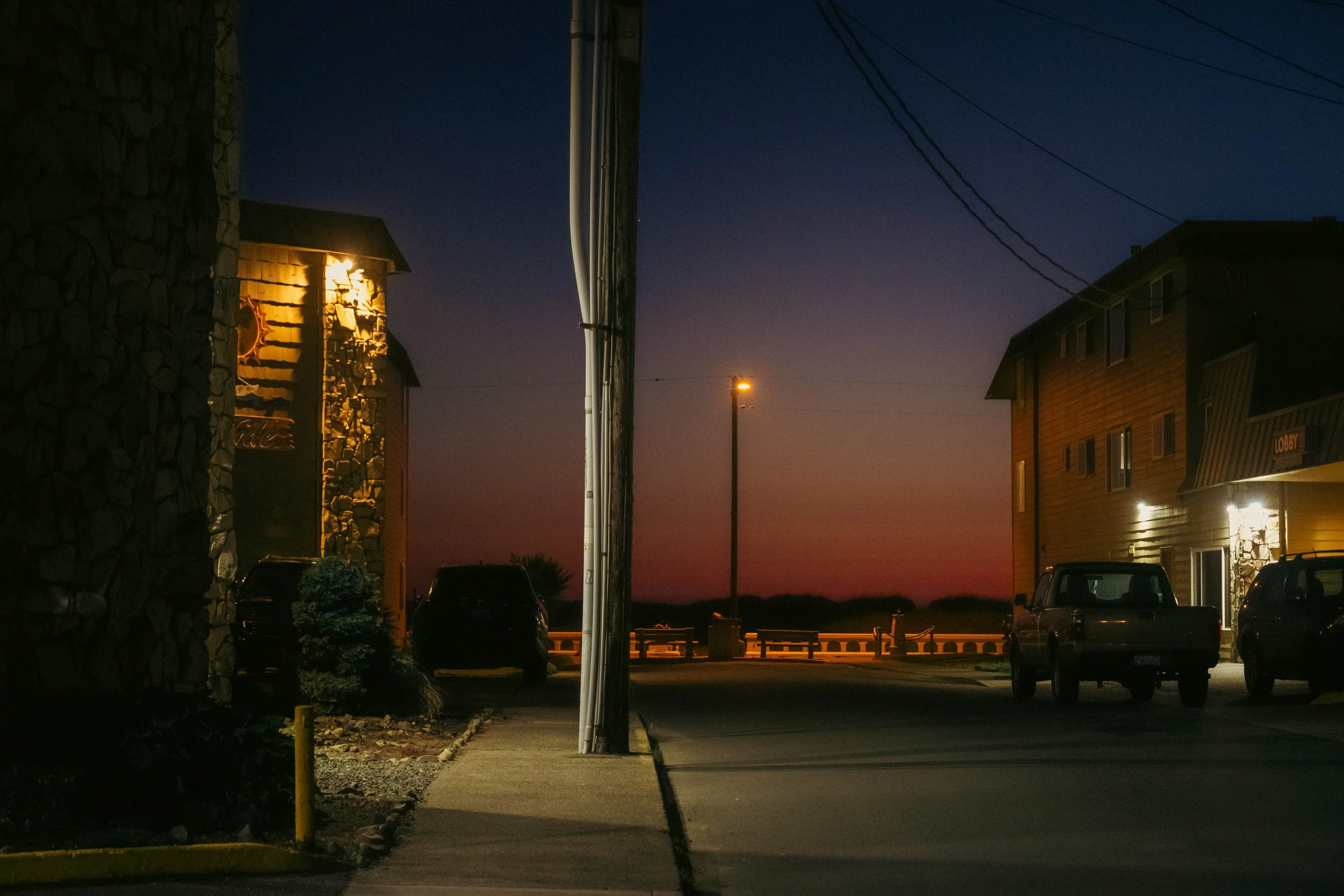 northern-lights-aurora-borealis-seaside-oregon-pacific-coast-may-2024-AJ-Miranda- Photography-MirandaMediaCo
