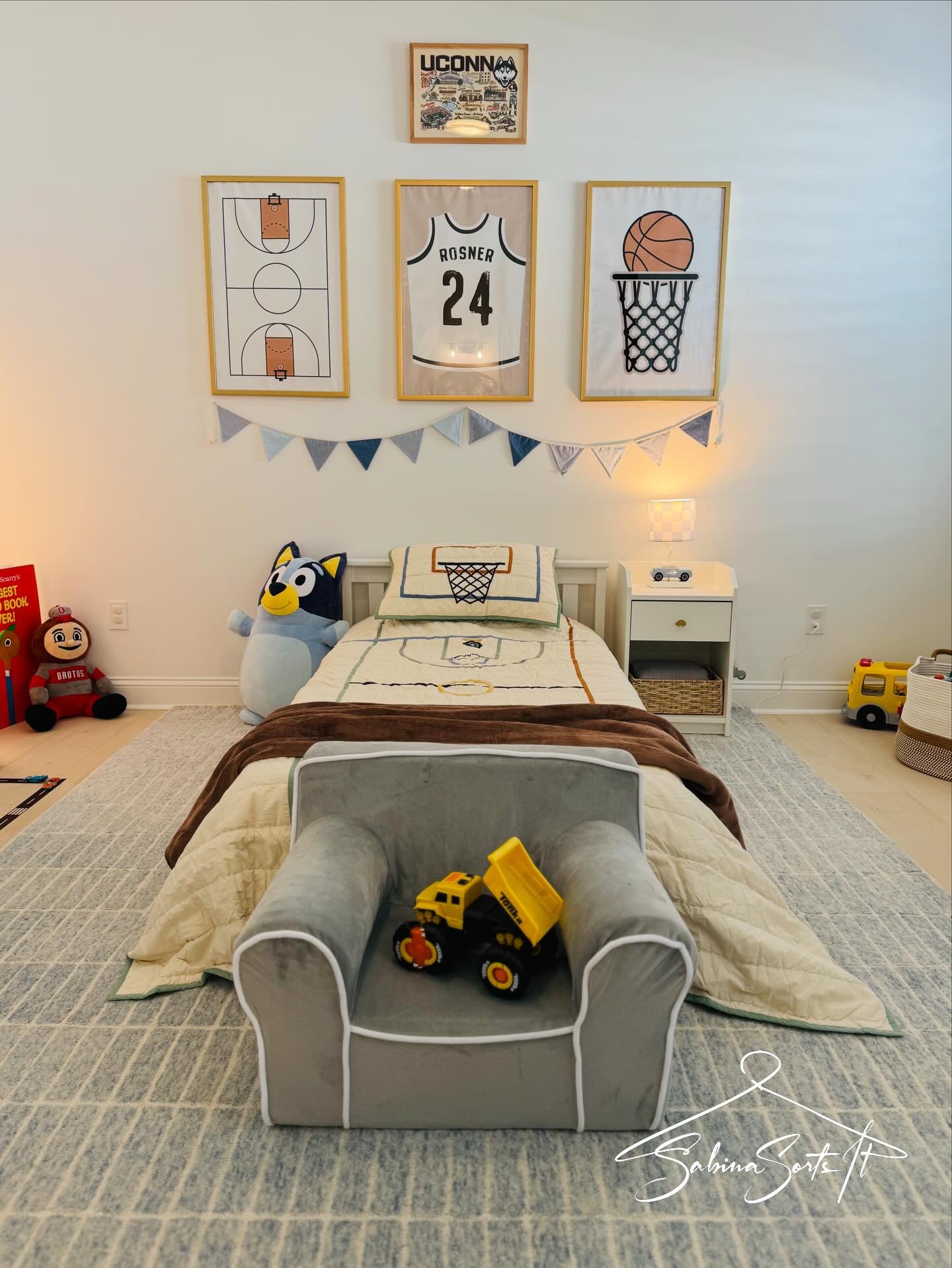 From crib&hellip; to courtside. 🏀🚗

This 3-year-old&rsquo;s room went from sweet but sleepy to full-on MVP energy. We traded the crib for a big boy setup and layered in basketball + cars for the ultimate play-ready space.

Since Daddy is a proud fa
