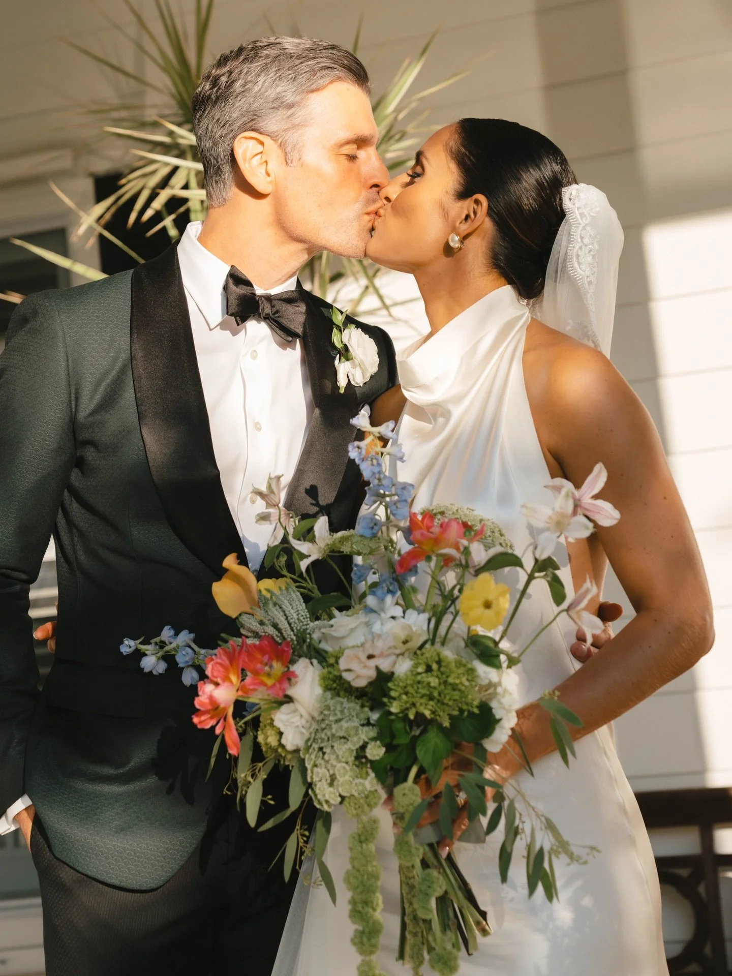 Mr. &amp; Mrs. Kraus 🤍 @hana_ostapchuk @peterkrauswi 

Hana&rsquo;s bridal bouquet featured a collection of whimsical florals, including delphinium, clematis, queen annes lace, amaranthus, tulips, ranunculus, &amp; calla lilies, as well as daisies i
