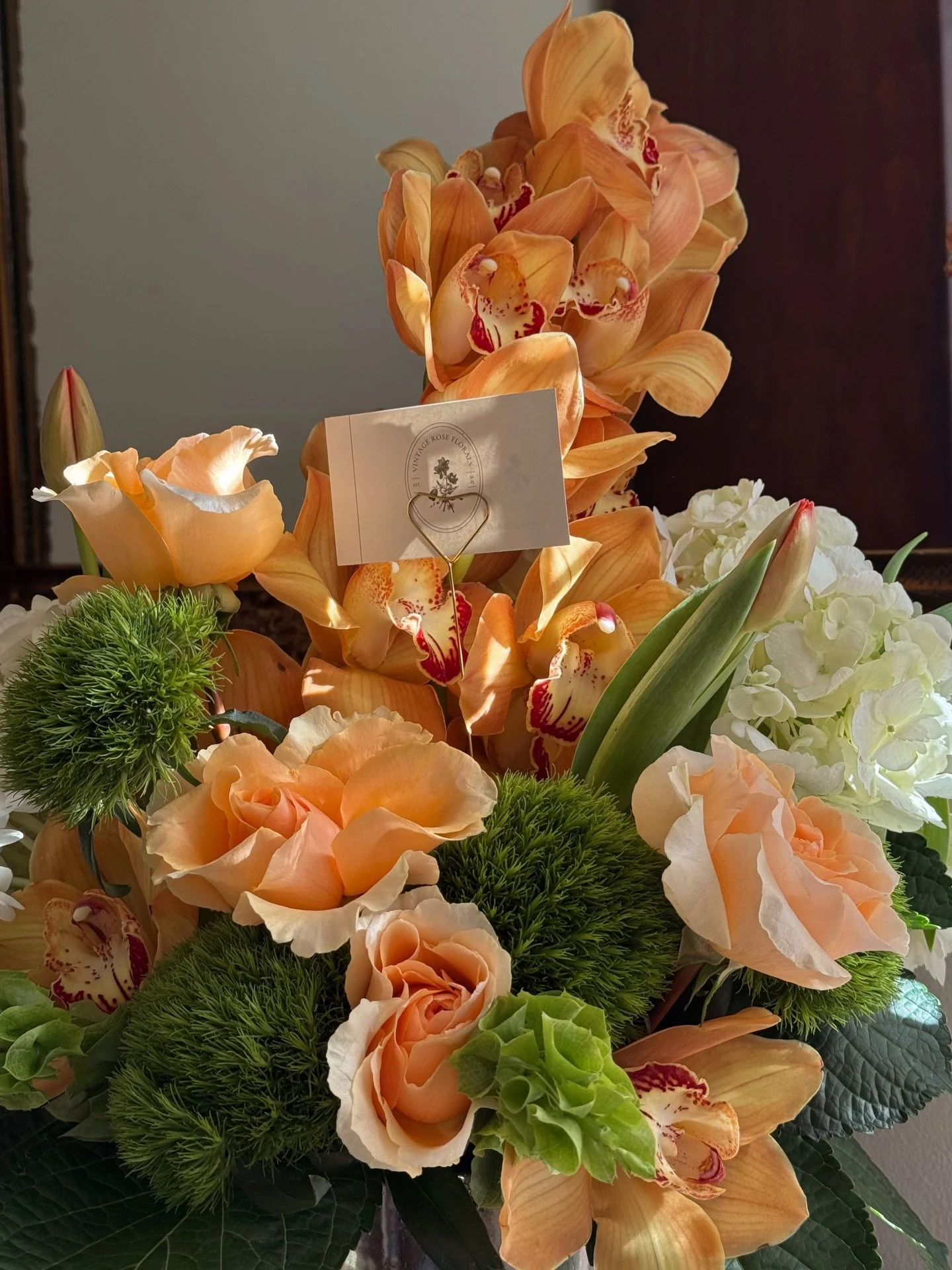 Cymbidium orchids know how to steal the show.

&mdash;Anniversary flowers for @kayleepinkley 🧡