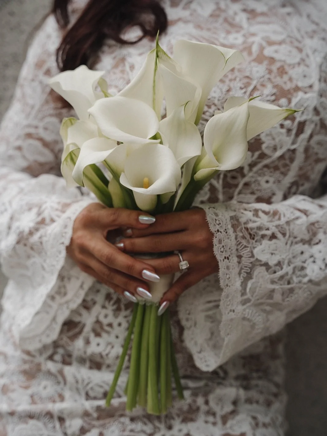 A love as timeless as these details. 

📷: @daniellaoatmeyer
🌷: @vintageroseflorals