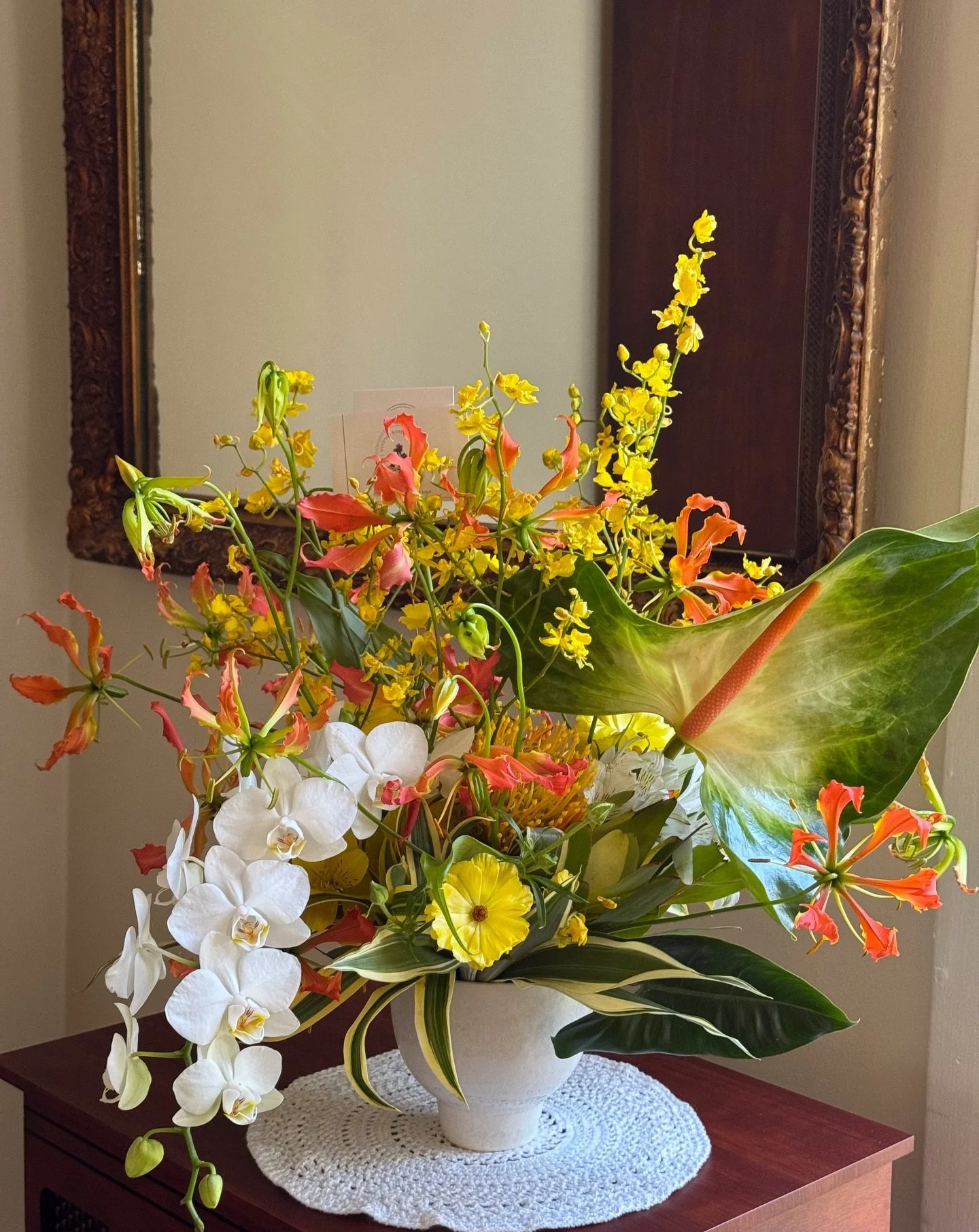 Florals that feel like a tropical vacation 🌴🌺🦜