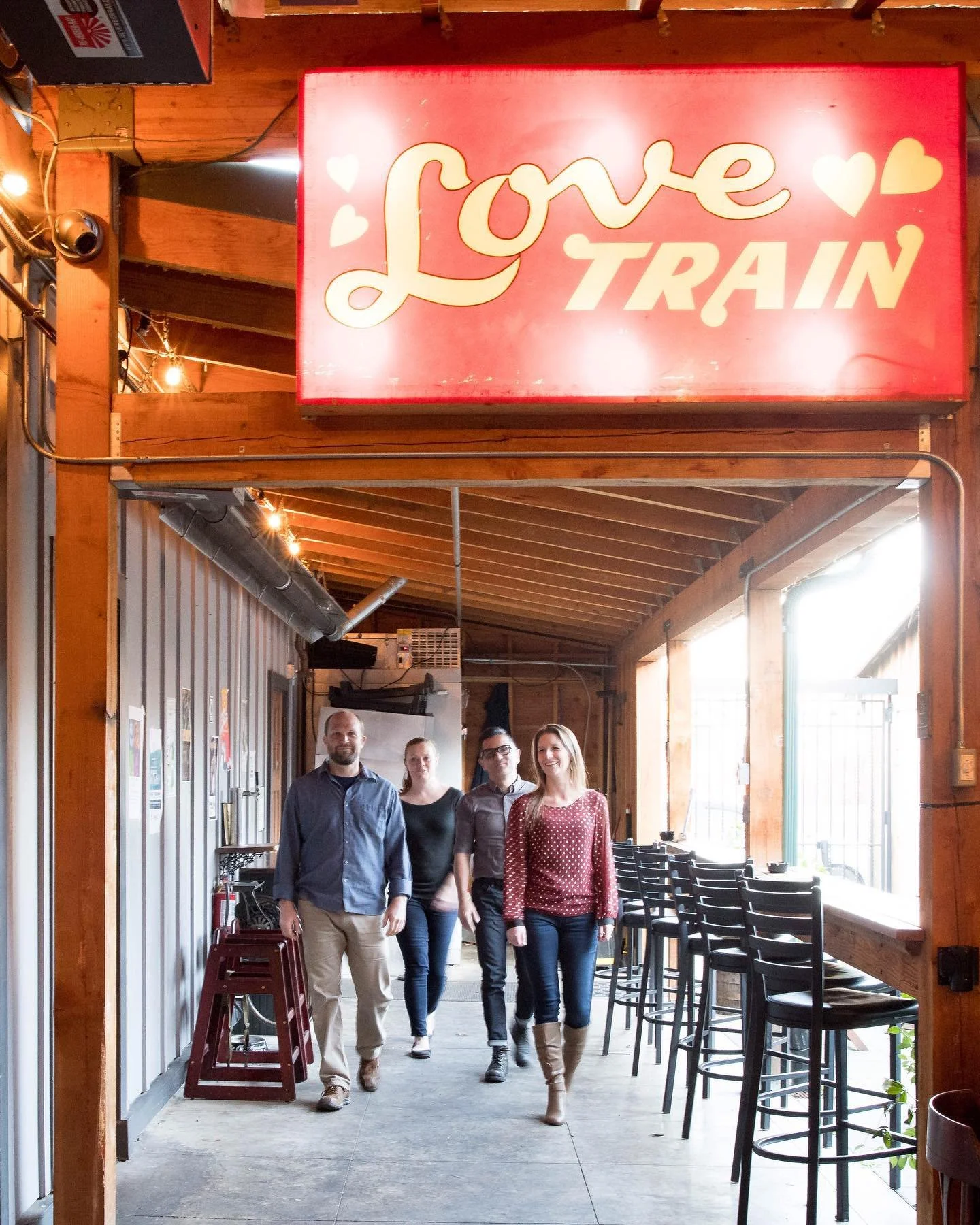 Choo choo! 

Isolation is making us a little punchy. Come hang out online with us tonight at 7:30pm EST. Link in bio. We miss the bejeebers out of you. ❤️

photo: @22pagespdx at @albertastreetpub in Feb, 2020.