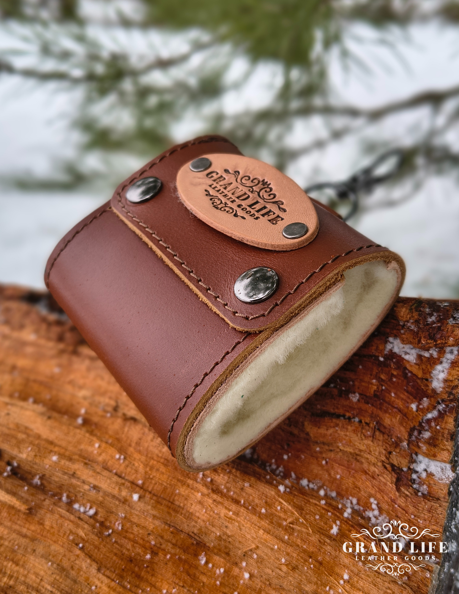 leather fly fishing lure case front.png
