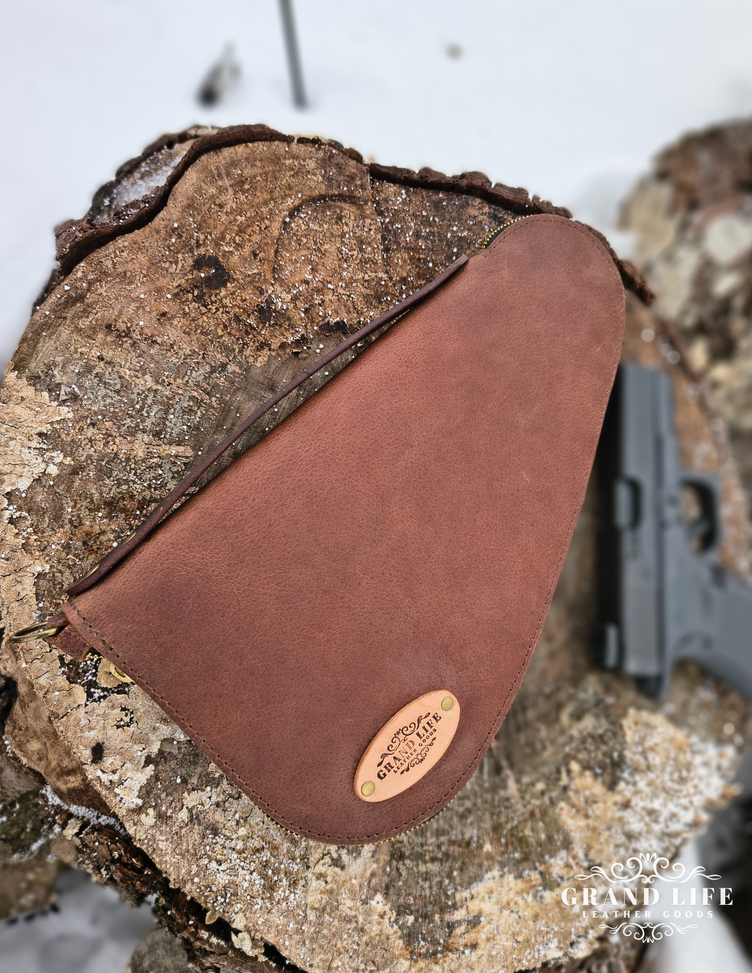 leather pistol case with wool lining front.png