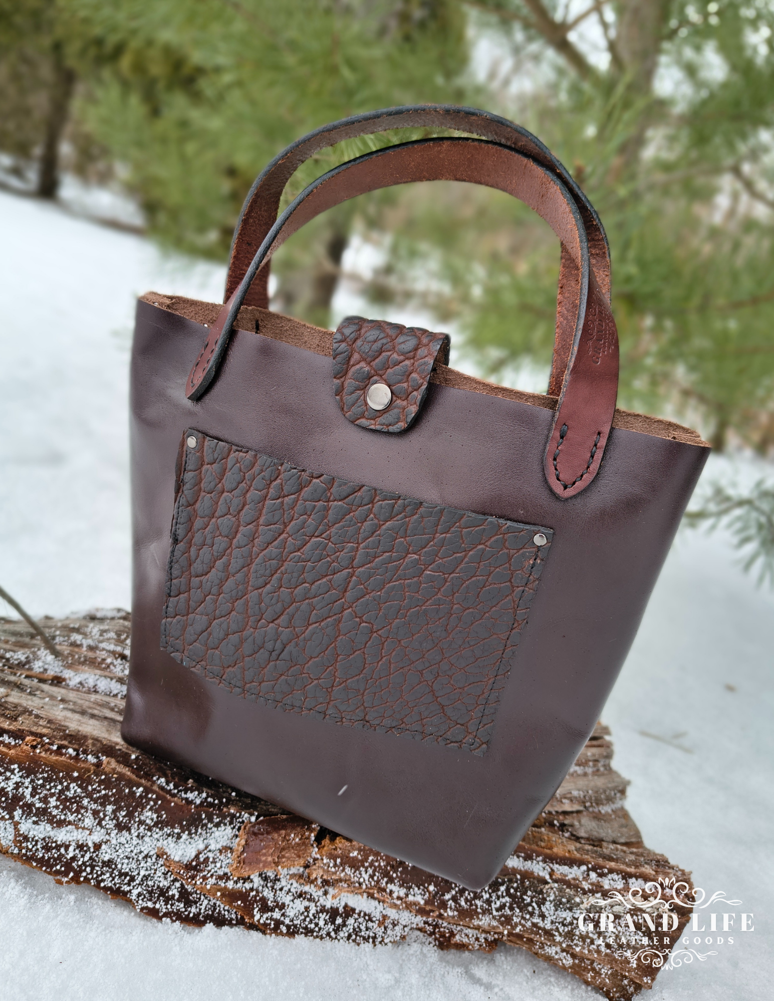 handcrafted leather purse with flap closure brown.png