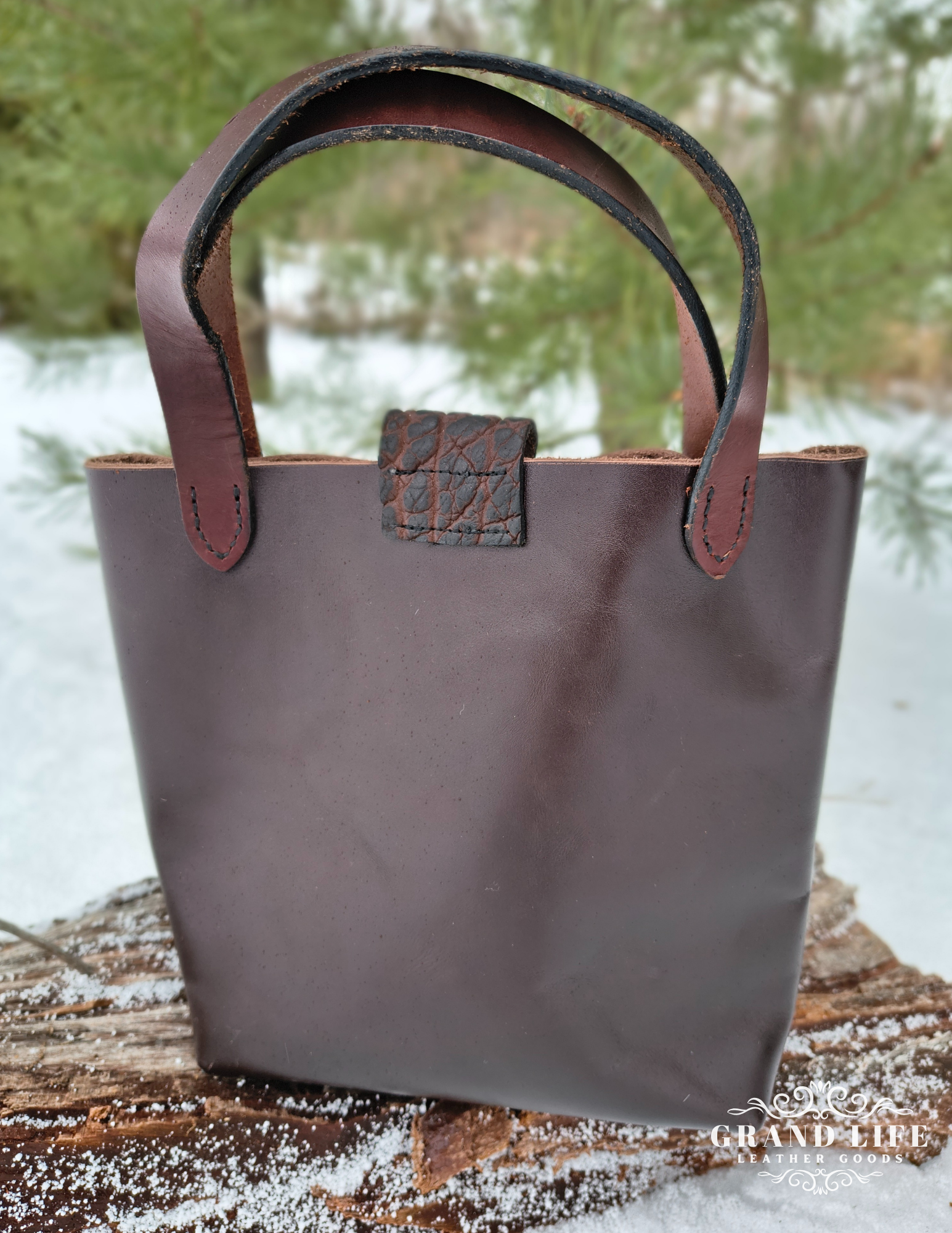 handcrafted leather purse with flap closure back brown2.png
