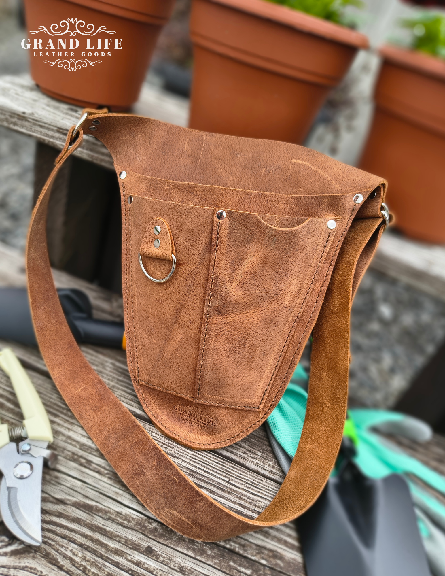 handcrafted leather garden tool pouch florist pouch without tools.png