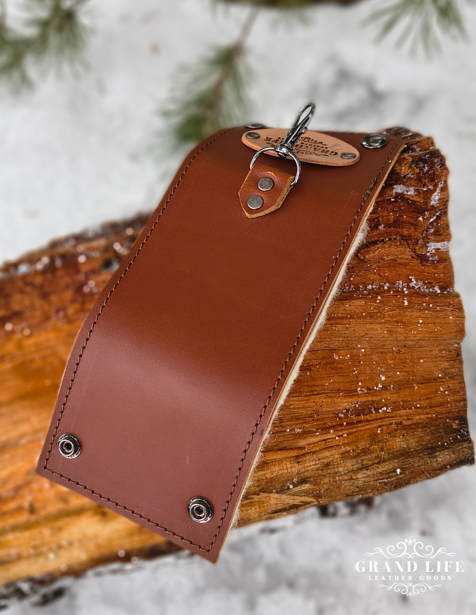 leather fly fishing lure case back.png