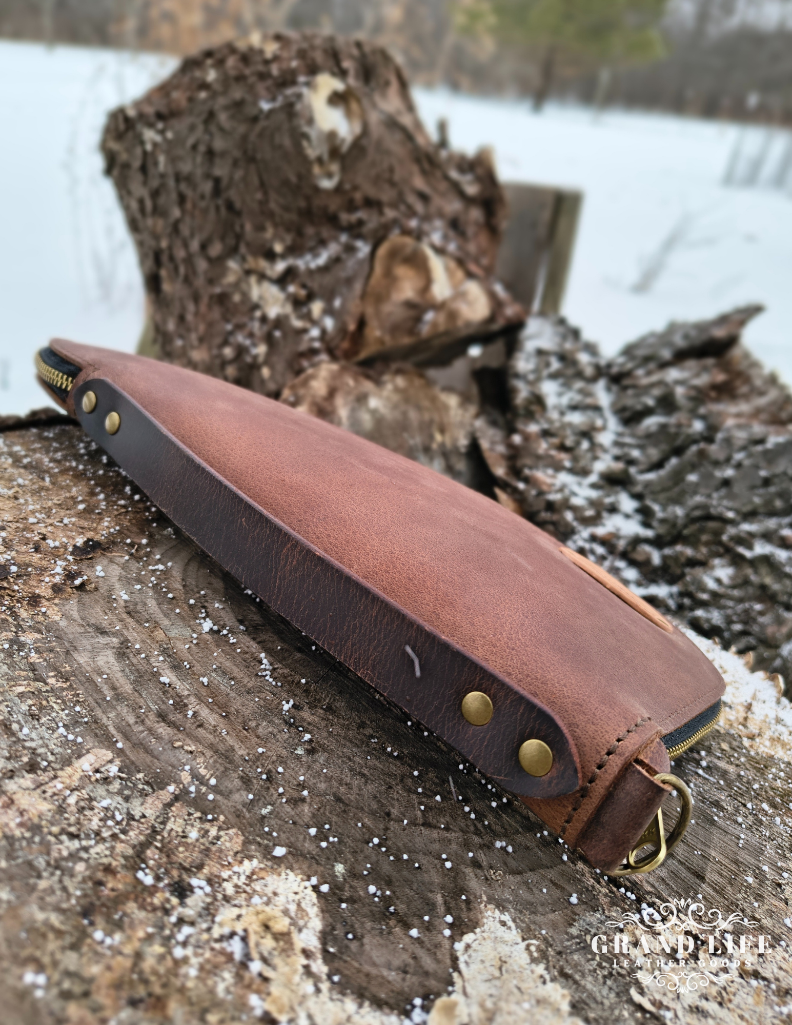 leather pistol case with wool lining handle.png