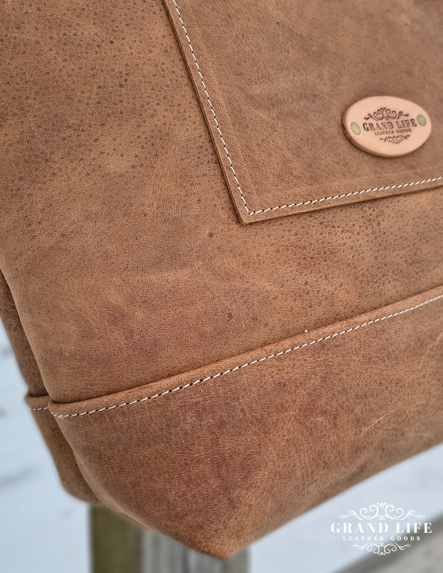 handcrafted leather tote zipper top conceal carry detail.png