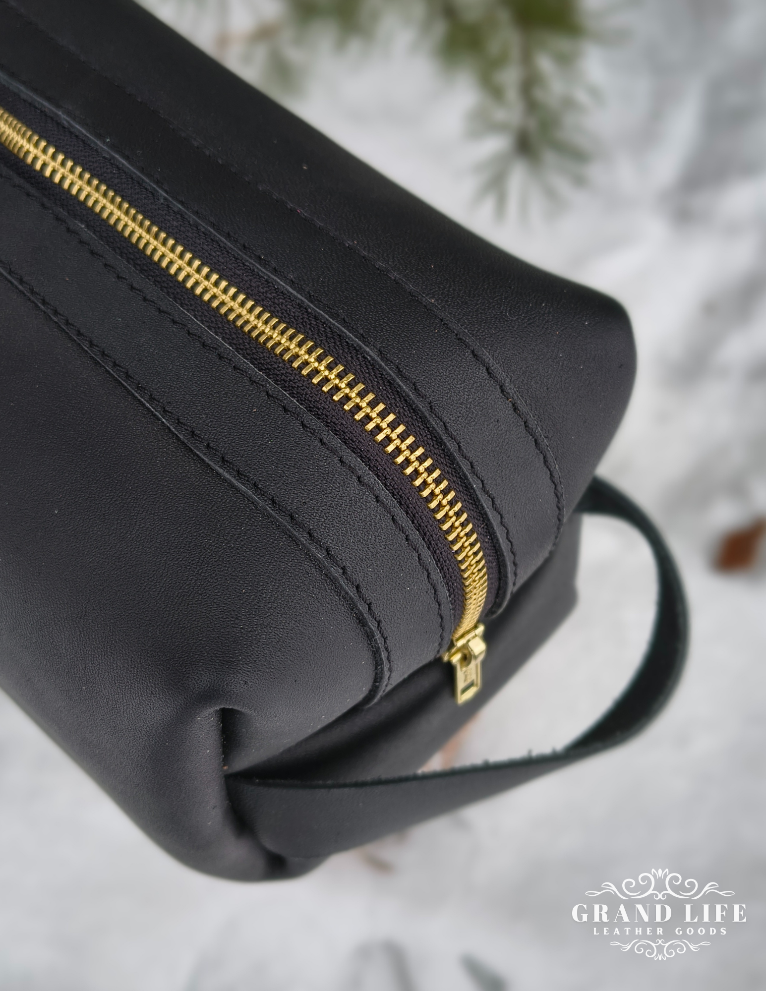 leather shave kit personal care item travel bag dopp kit black detail.png