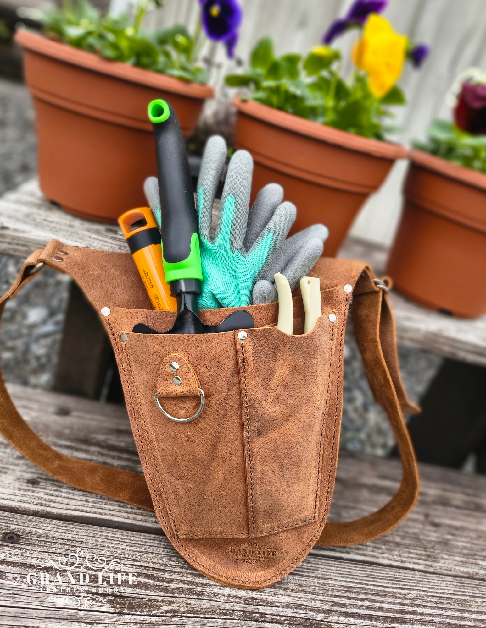 handcrafted leather garden tool pouch florist pouch.png